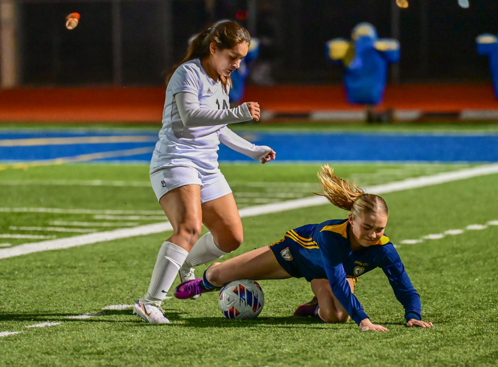 River City versus Pioneer High School girls soccer game. Photo by Duv Cardenas in West Sacramento, CA.