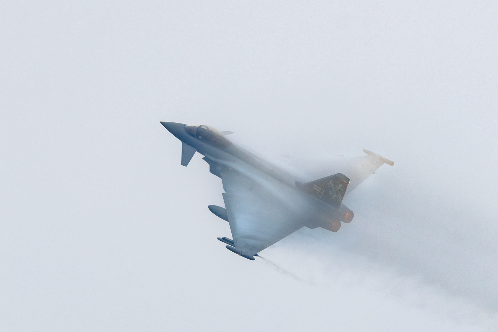 De Oostenrijkse EF2000 Eurofighter demo in actie boven Zeltweg tijdens Airpower 24.