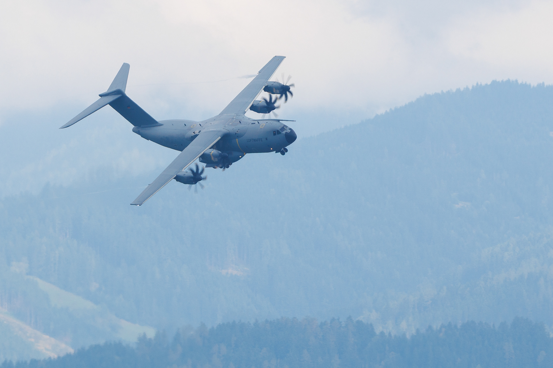 Een Duitse A400 Atlas voor de Oostenrijkse bergen.