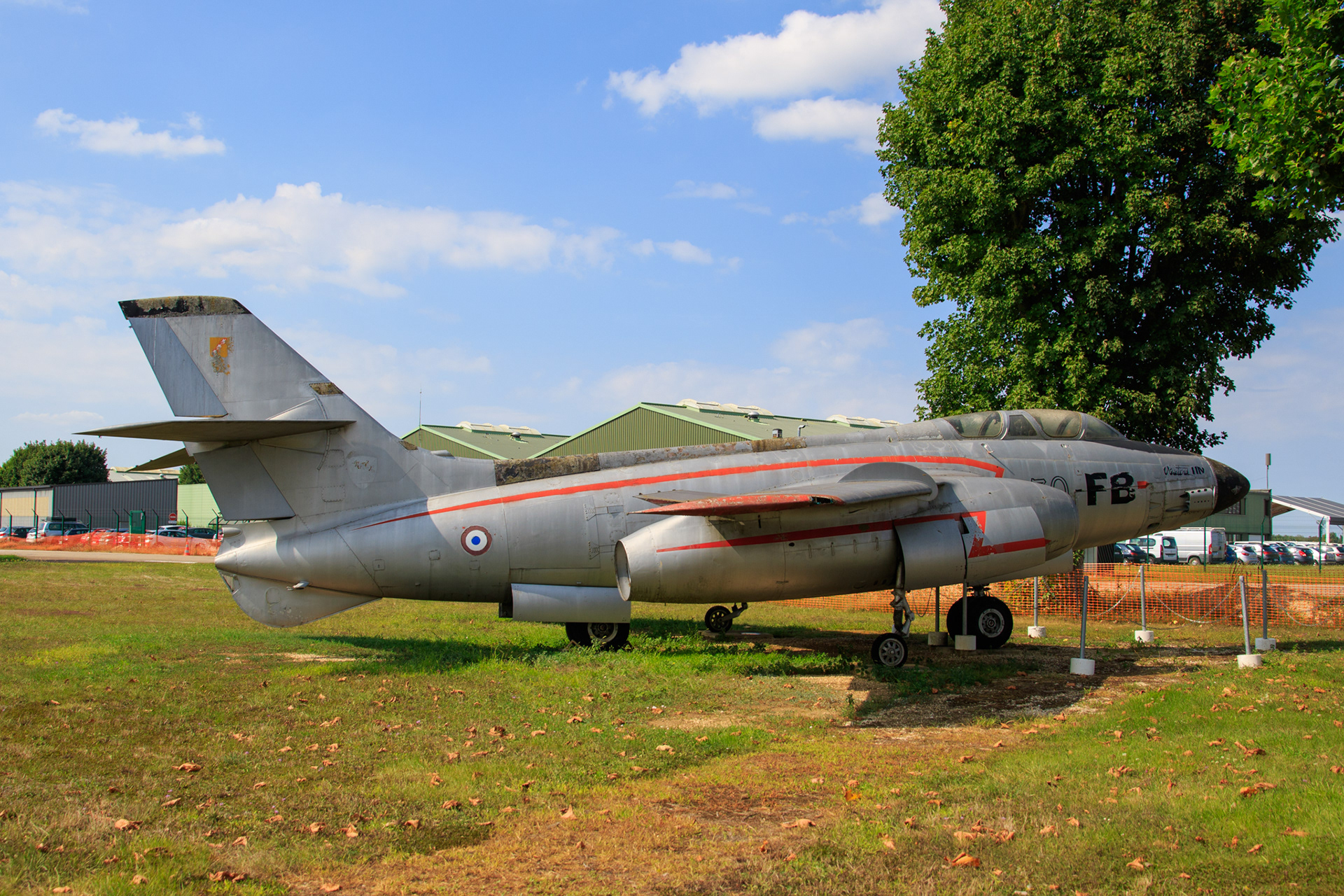 Deze Sud Ouest Vautour II SO.4050N vloog voor de Franse Luchtmacht. Hij heeft registratie 347 en code 30-FB en staat op het vliegbasis van Saint Dizier.