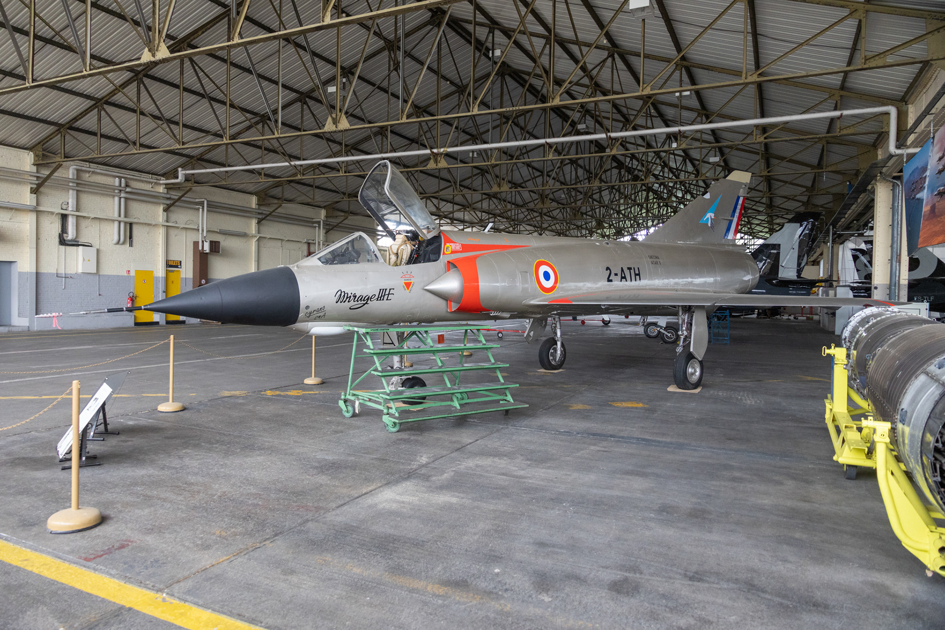 Deze Mirage IIIE met registratie 501 en code 2-ATH staat ergens opgeslagen op het vliegveld van Dijon in Frankrijk.
