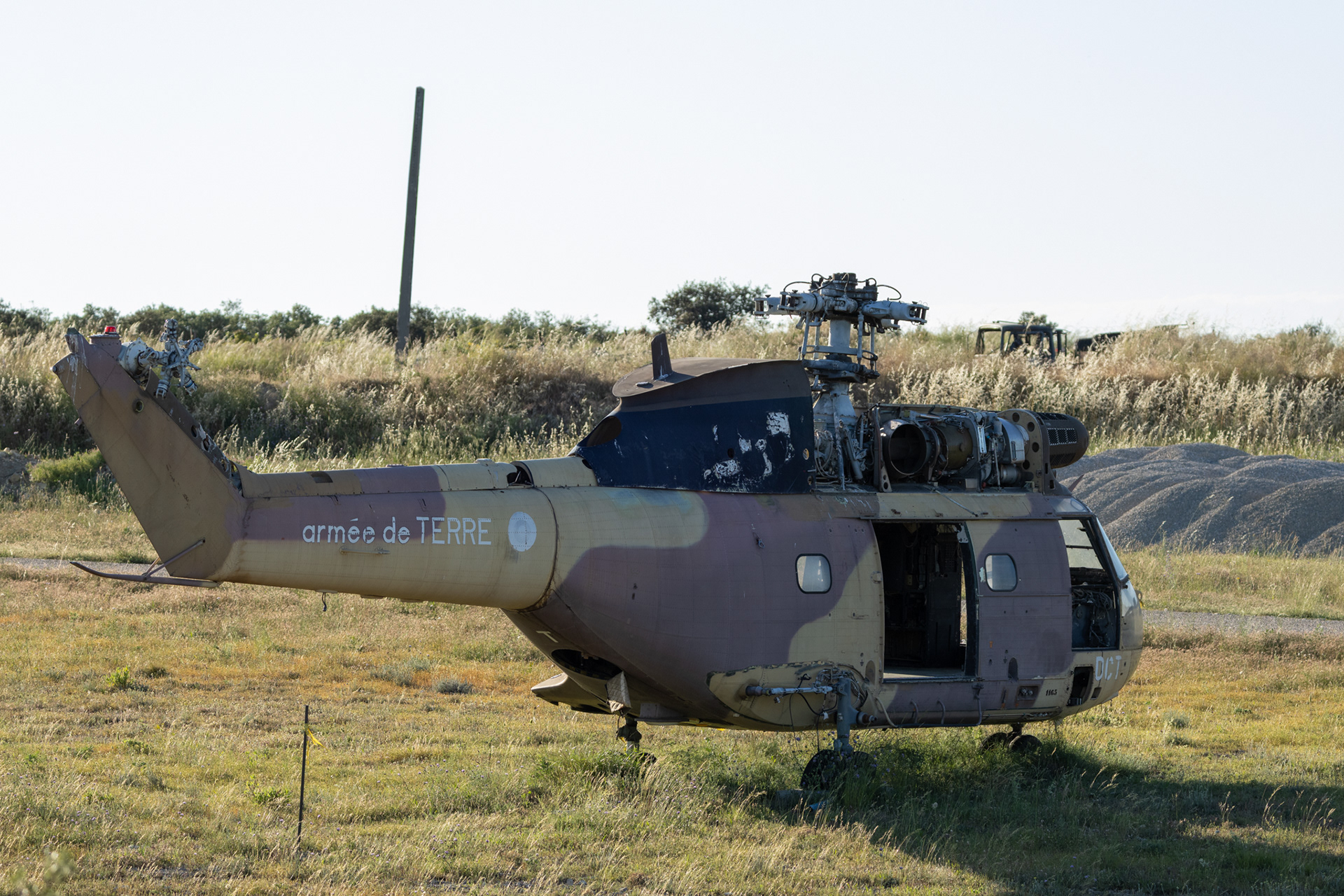 Deze Cougar van de Franse Armee de Terre ligt op een oefenplaats in de buurt van Nimes.