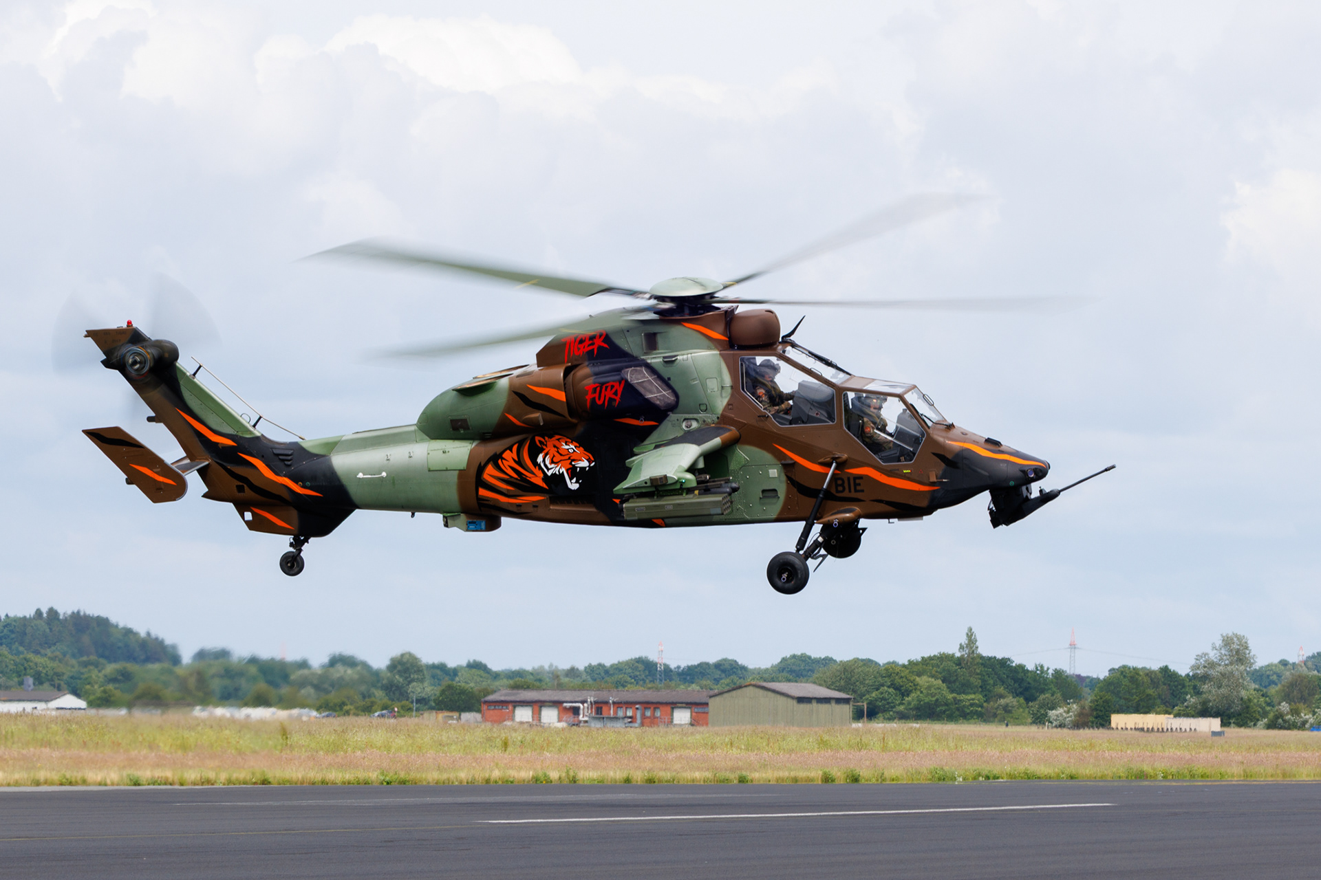 Eurocopter Tiger met spectaculair zwart-oranje tijger-chema voor de NATO Tiger Meet 