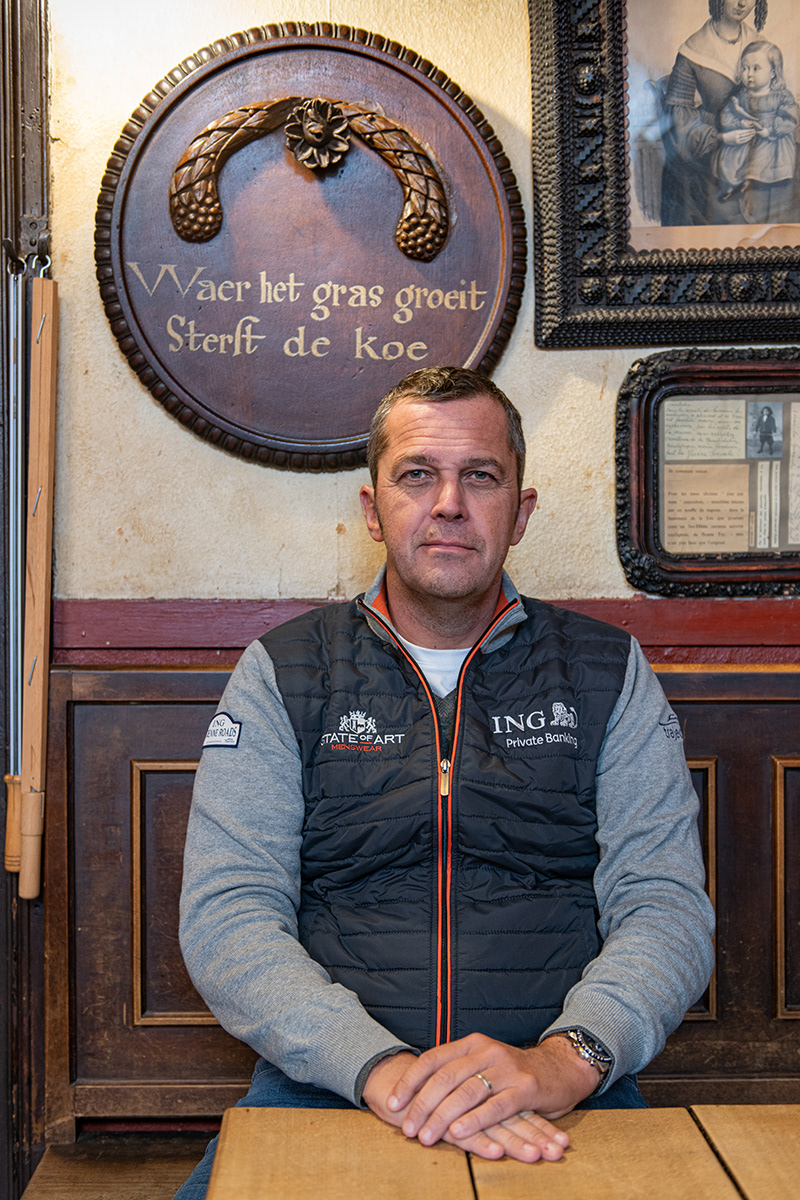 Albert Verdeyen, kok en moppentapper, auteur van een kookboek met Stoemprecepten.