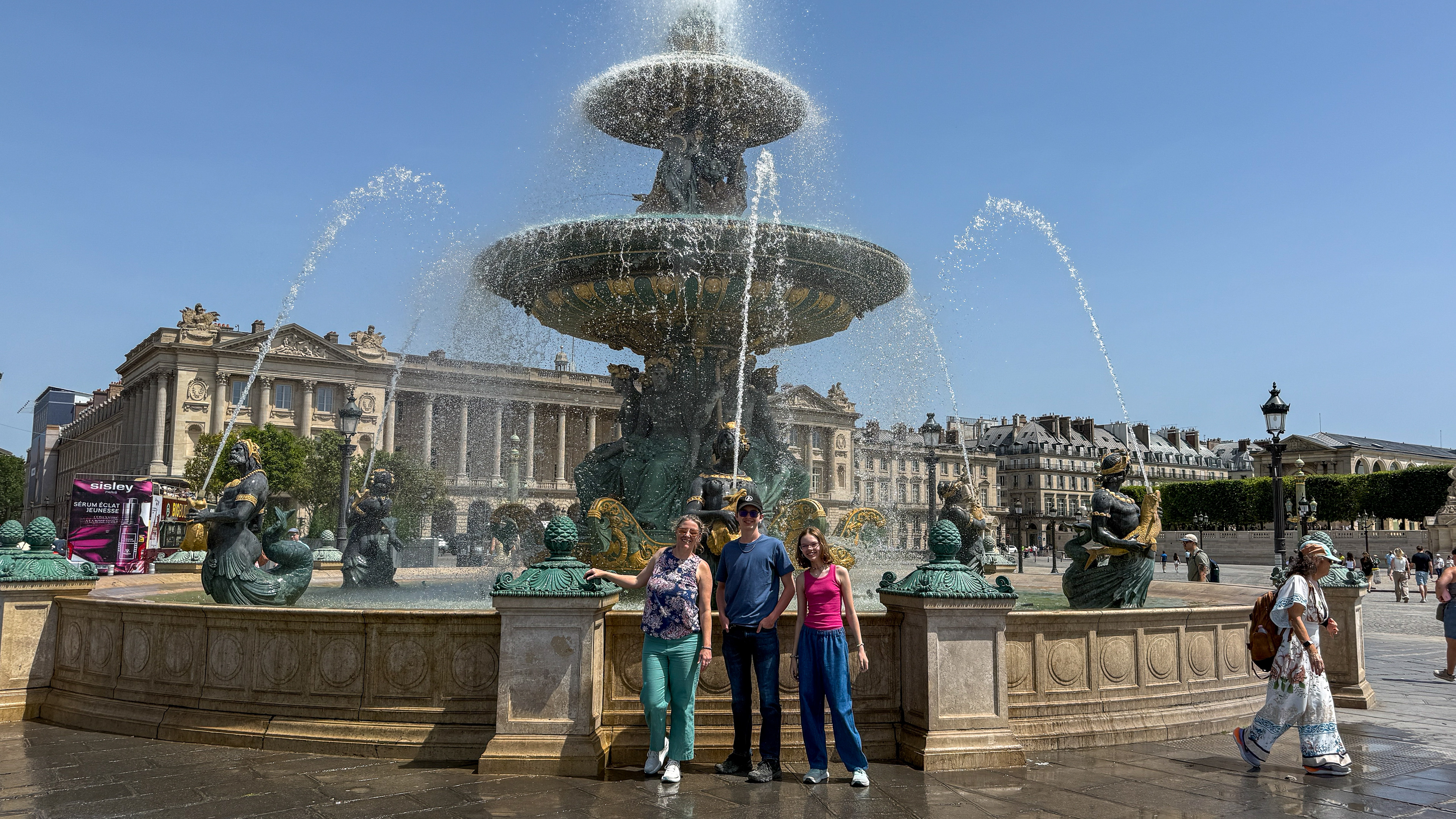 Cooling off by the Fontaine des Mers