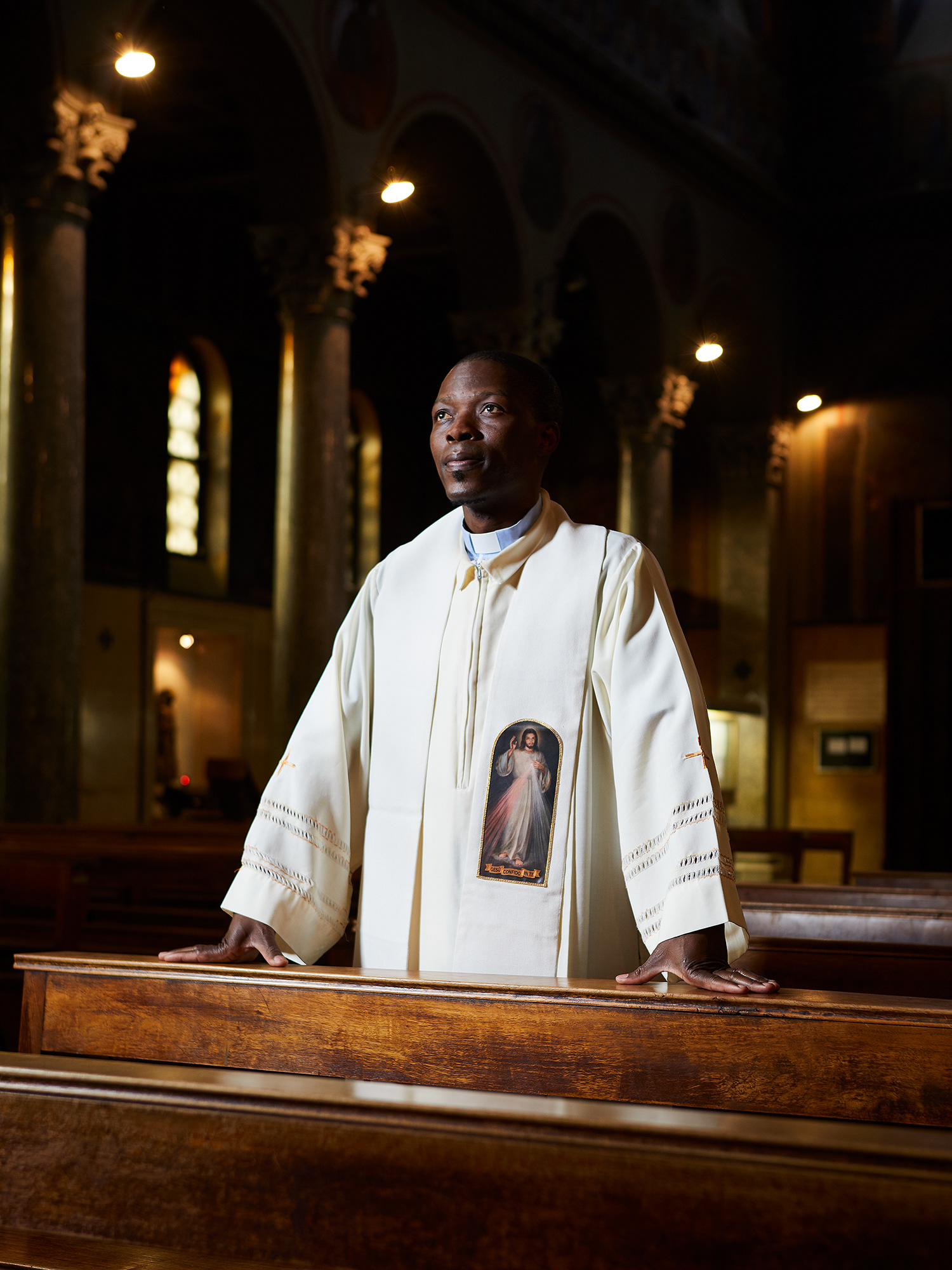 Padre Matthieu Silue, 40 years old, is a priest native of the Ivory Coast. Born in a Muslim family and after a lengthy academic journey, a philosophy and theology degree, he decides to wear the cassock. Regardless of the numerous difficulties faced, like his family’s opposition, Matthieu attains his wish and in 2010 arrives in Italy where he is appointed to the parish of Santa Croce in Milan.