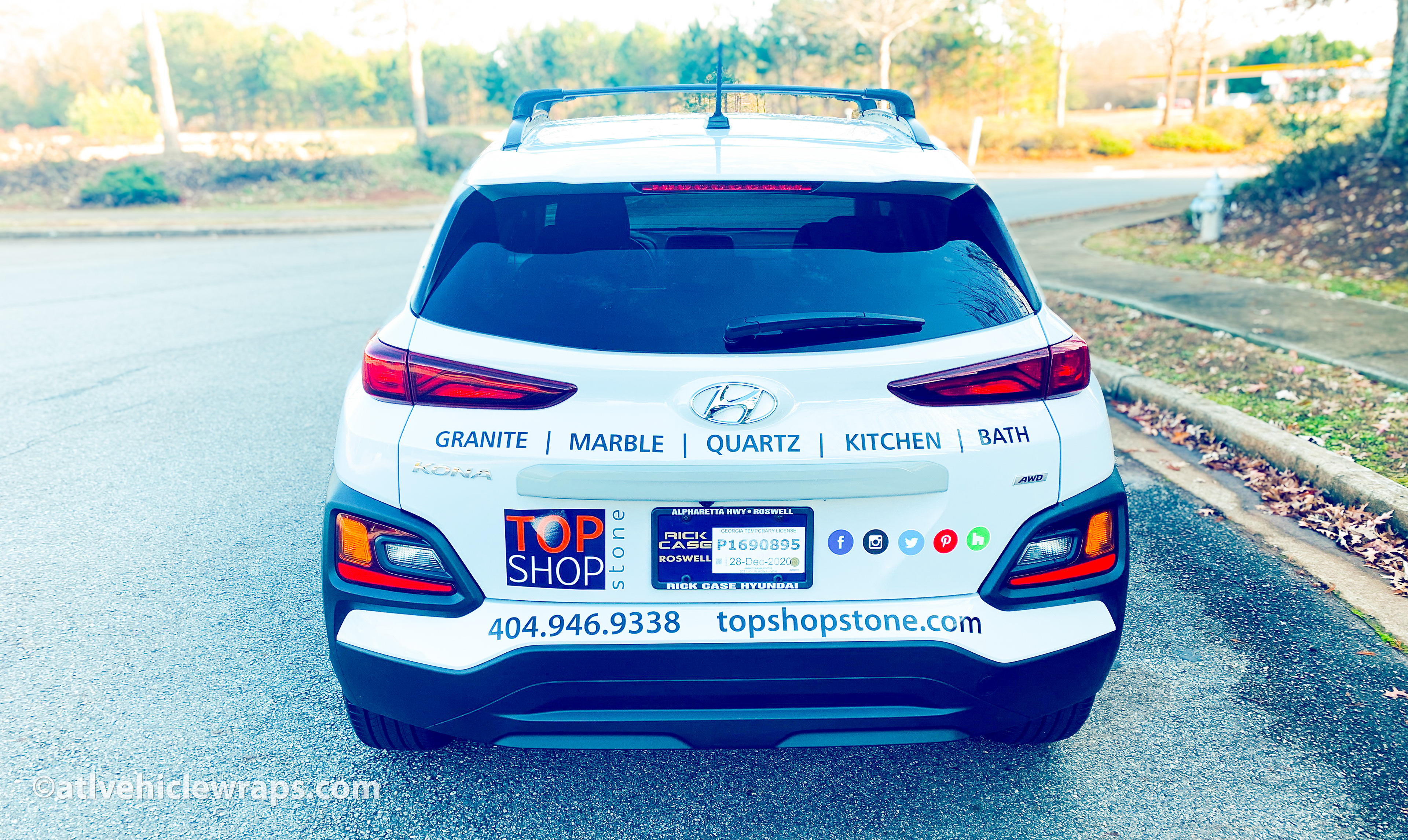 Side profile of the Hyundai Kona showing the strategic placement of the vinyl graphics and decals.