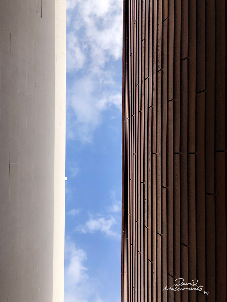 Centro de Arte Moderna Gulbenkian Pormenor - Lisbon, Portugal - iPhone