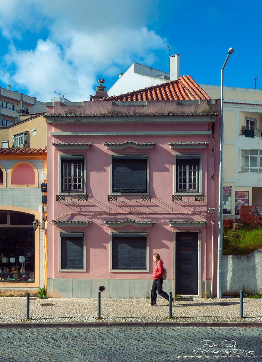 Rua de Camões - Caldas da Rainha, Portugal - 35mm Exposure: 1/125 sec, f/11,  ISO 100 Time 16:05