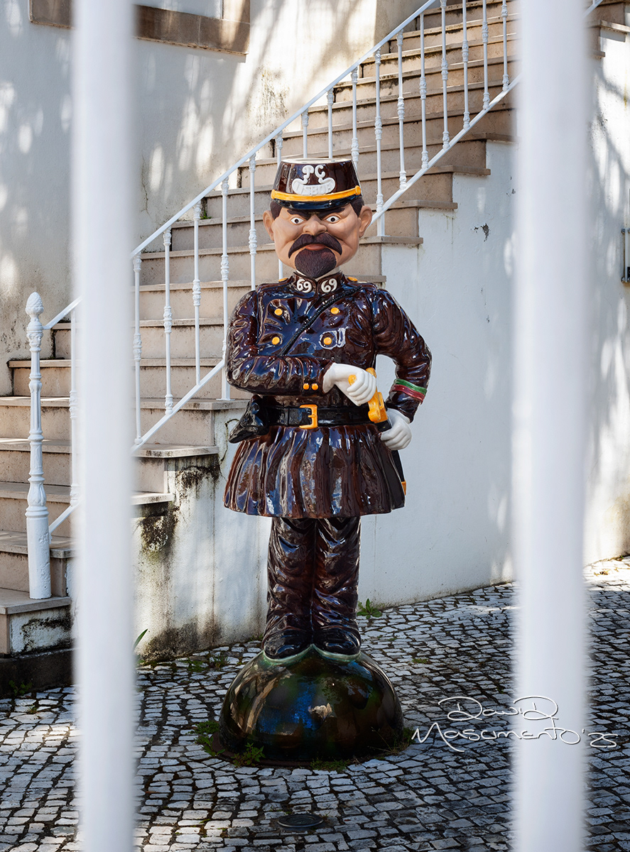 Policia Civil - Caldas da Rainha, Portugal - 19mm Exposure: 1/250 sec, f/11,  ISO 100 Time 16:34
