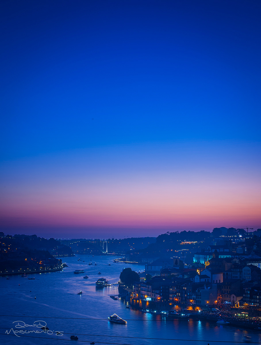 O rio Douro - Porto, Portugal - 50mm Exposure: 2 sec, f/11,  ISO 200 Time 21:05