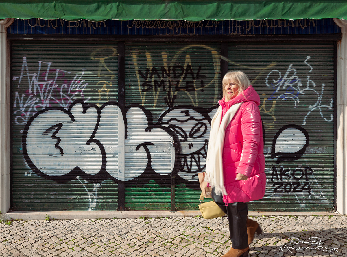 Ourivesaria Ferreira & Santos - Caldas da Rainha, Portugal - 30mm Exposure: 1/125 sec, f/11,  ISO 100 Time 16:00