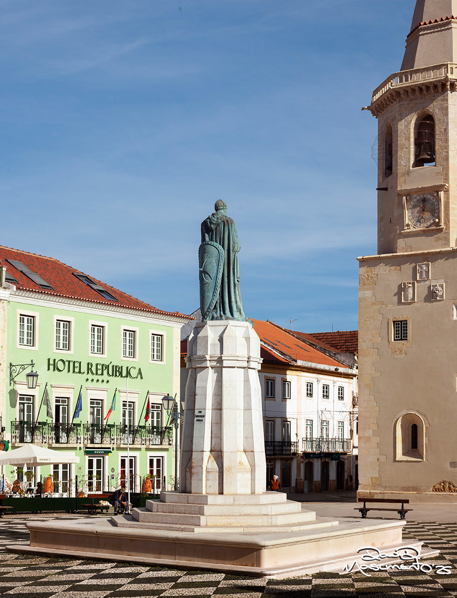 Hotel Republica - Tomar, Portugal - 50mm Exposure: 1/125 sec, f/11,  ISO 100 Time 12:22