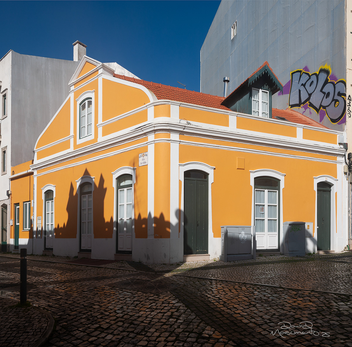 Praça 5 de Outubro - Caldas da Rainha, Portugal -50mm Exposure: 1/250 sec, f/11,  ISO 100 Time 10:38