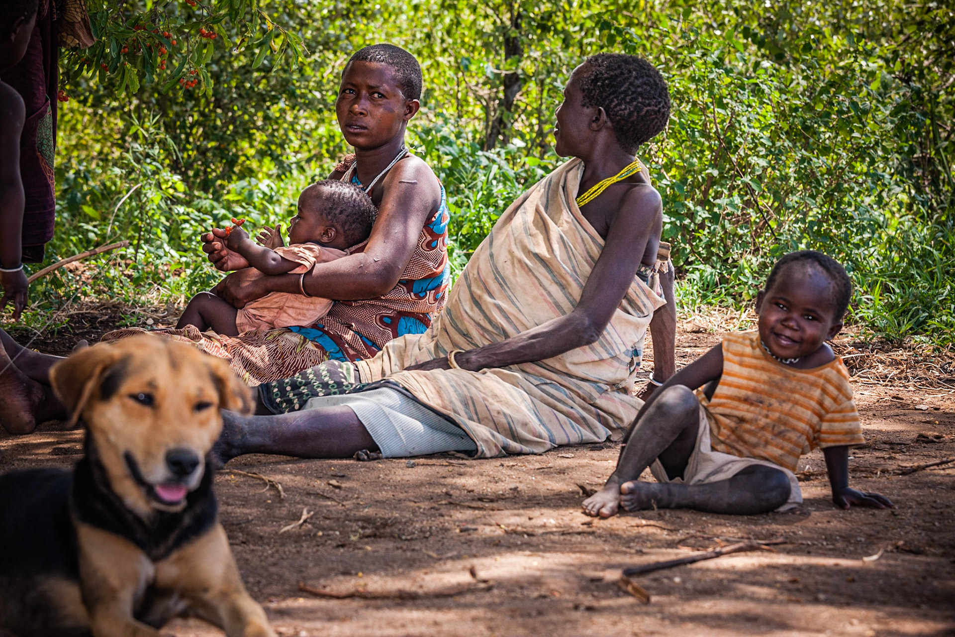 Hadza tribe, Lake Eyasi, Tanzania - 17 March 2011 / Lidé z kmene Hadza, Tanzánie, 2011