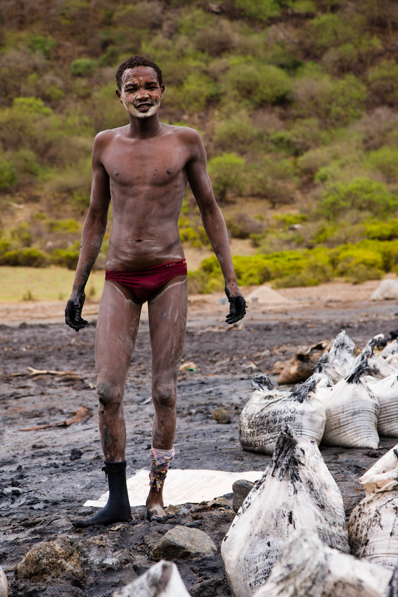 Na mnohých je vidět, že jsou ve vodě ponořeni téměř celý den.