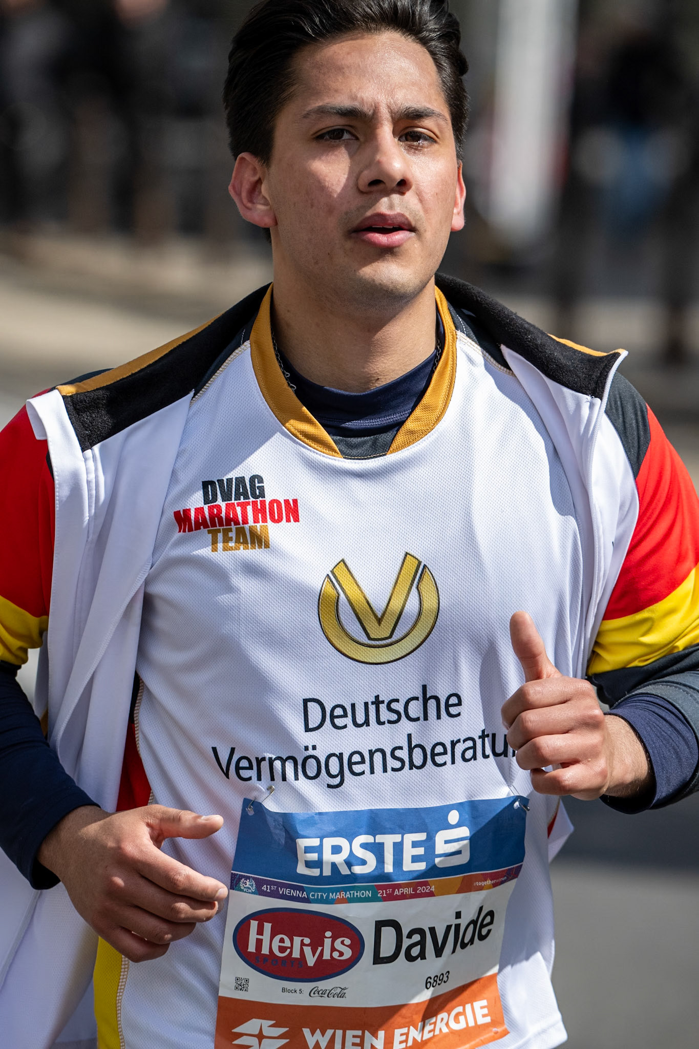 VCM24-LEE01519