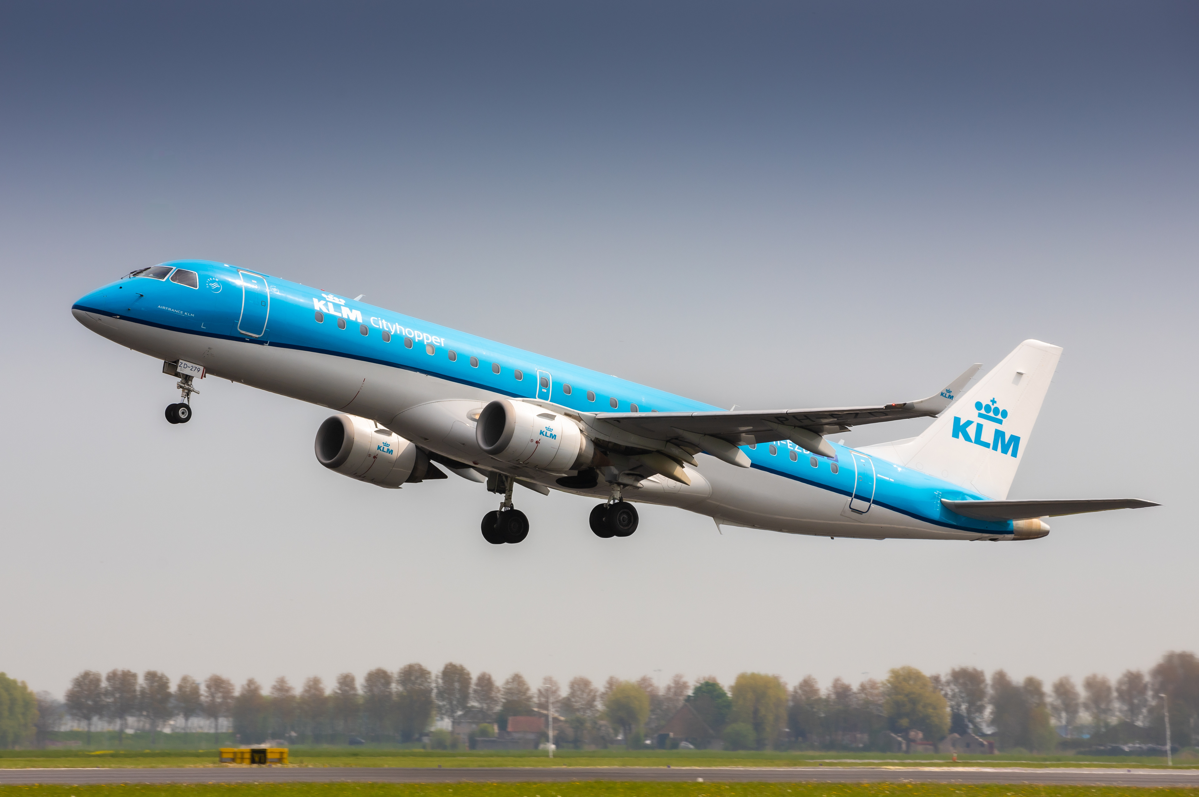 KLM E190 - Amsterdam Schiphol Airport