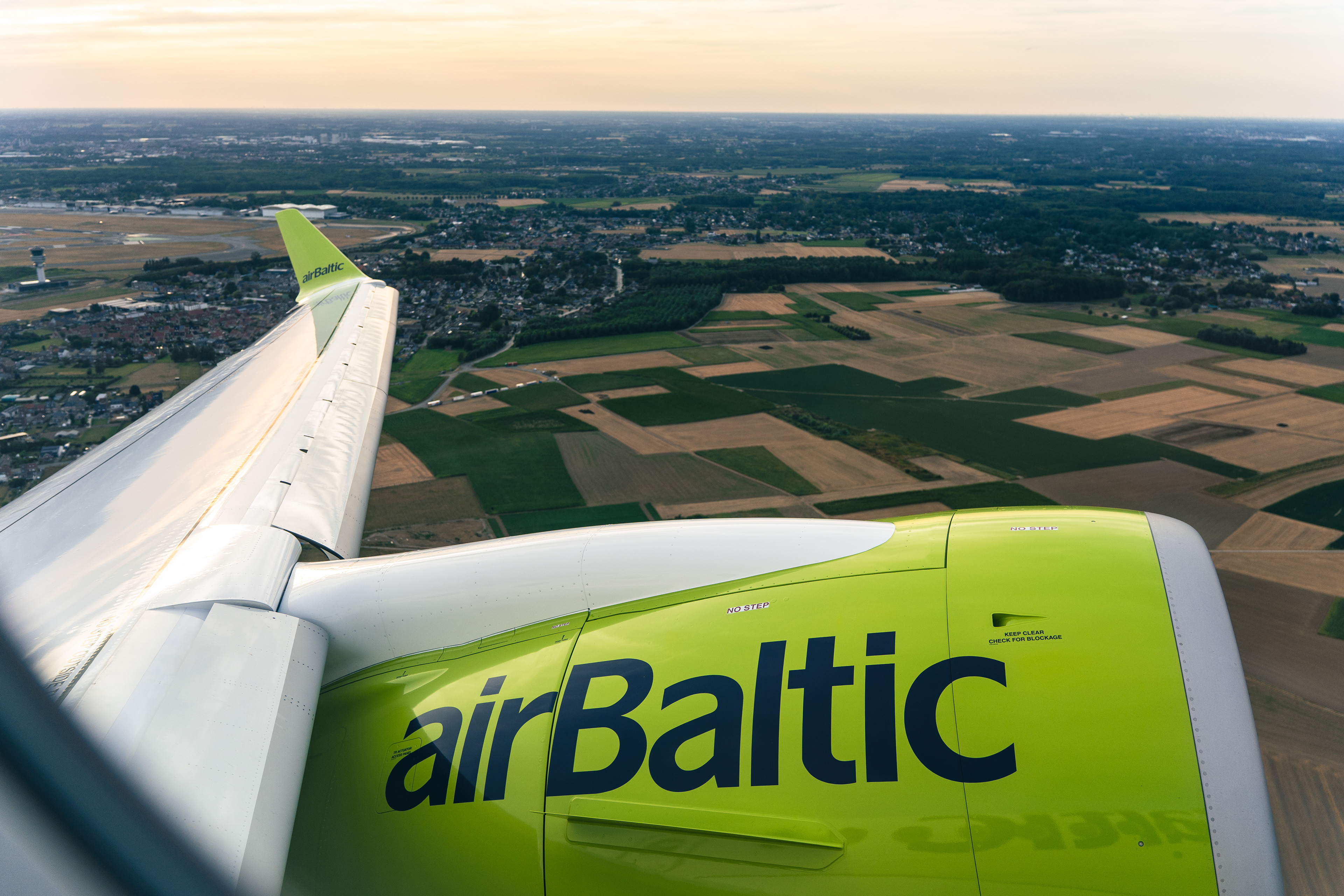 Air Baltic A220-300