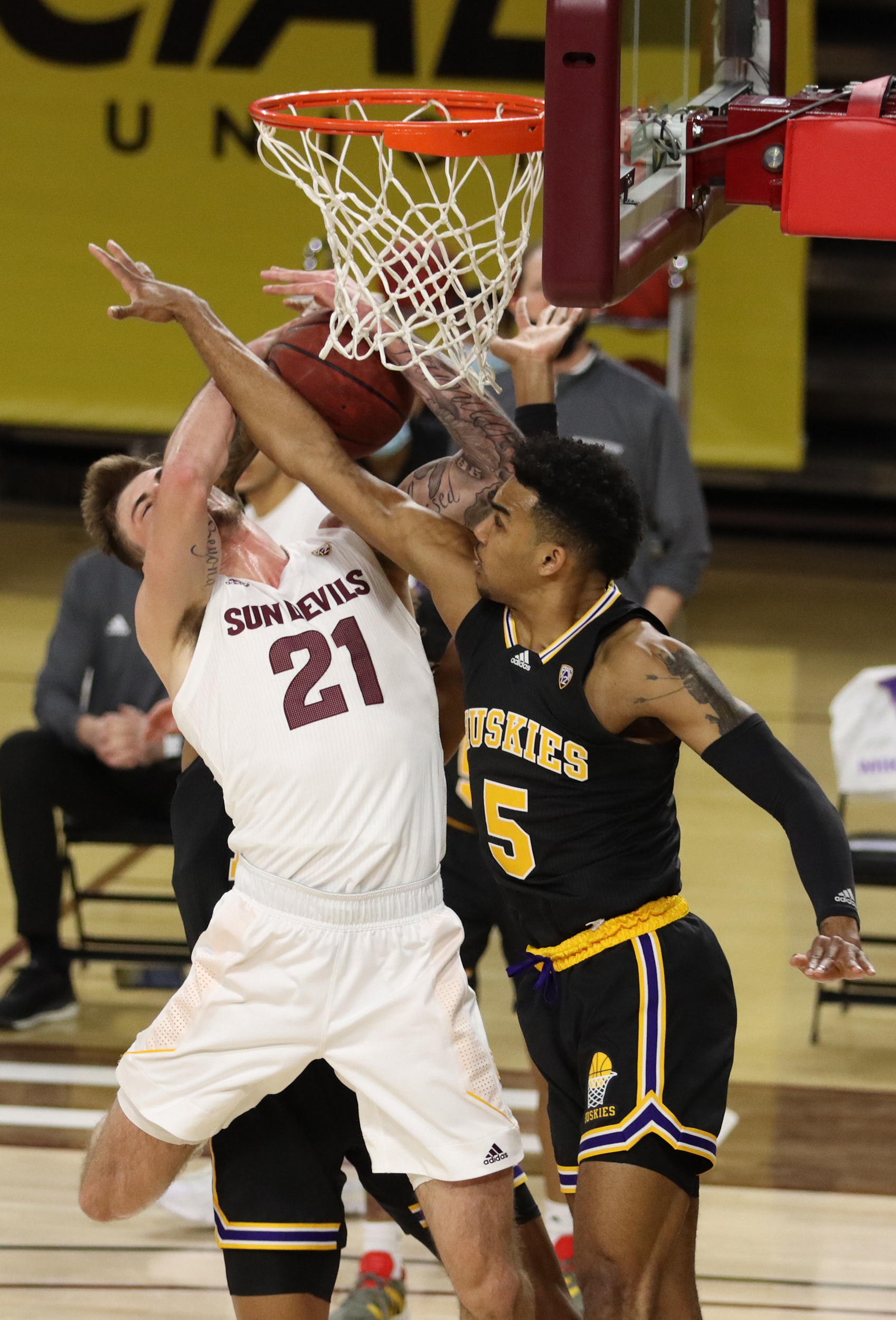Washington guard Jamal Bey contests a shot from Arizona State forward Chris Osten during a game at Desert Financial Arena on Feb. 23, 2021, in Tempe, Ariz.