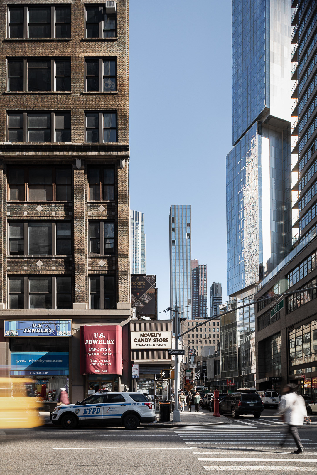 Sixth Avenue, Manhattan, candy store