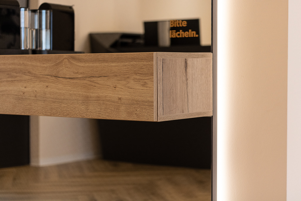 Empfangsbereich mit Stauraumlösung