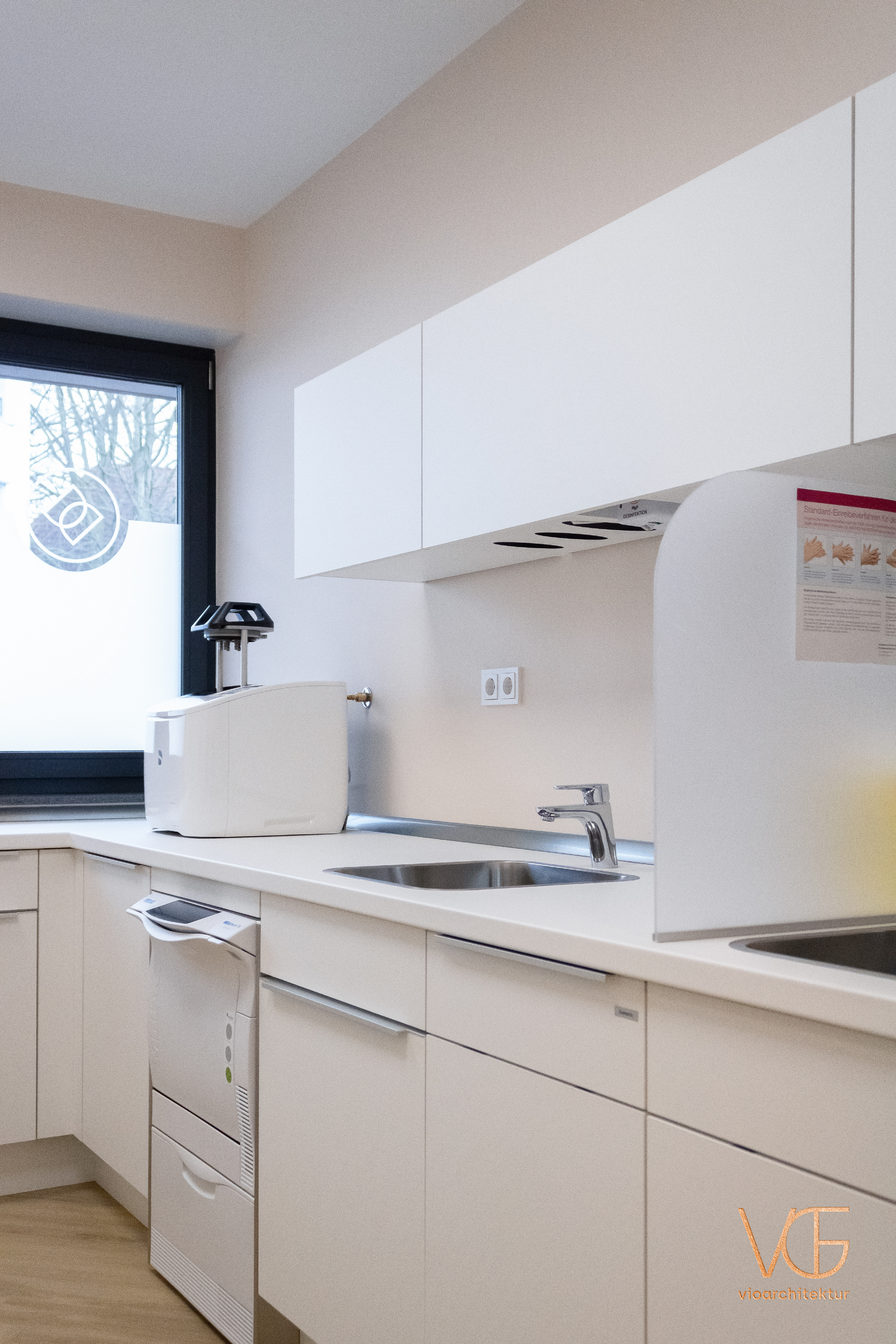 blickdichter Steriraum mit Corporate Design Detail
