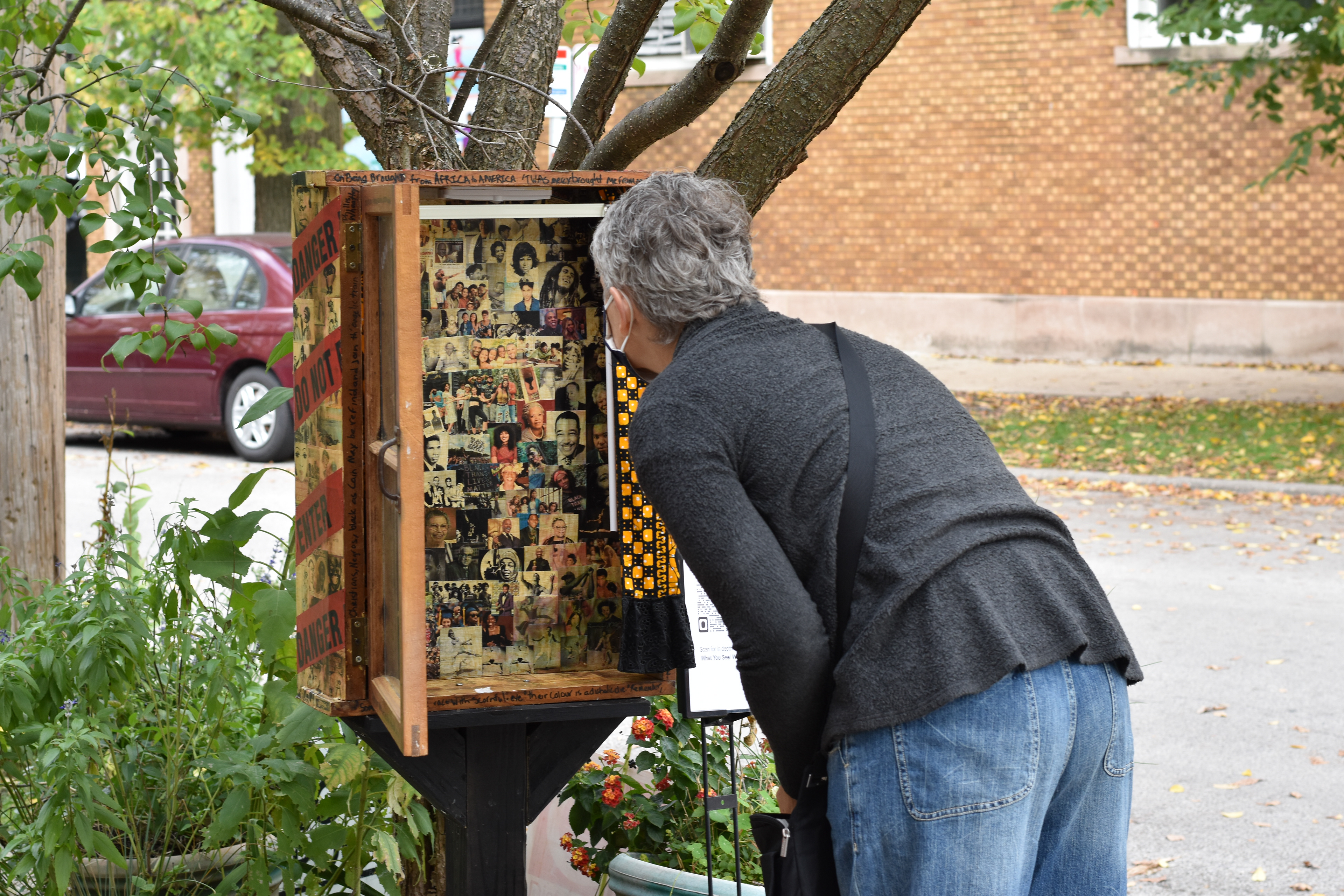 Viewer interacting with the box