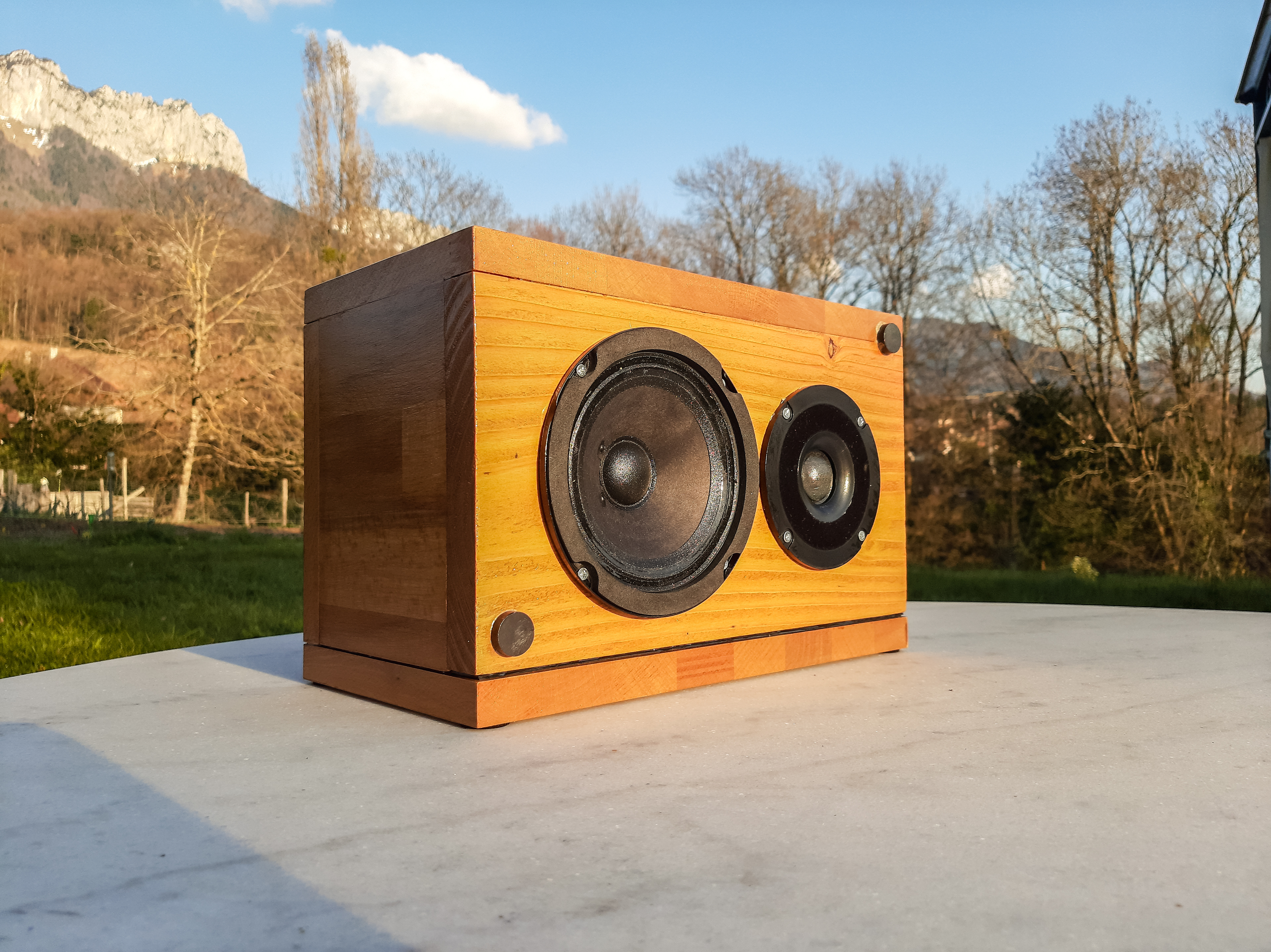 Vue de l'enceinte sans le cadre