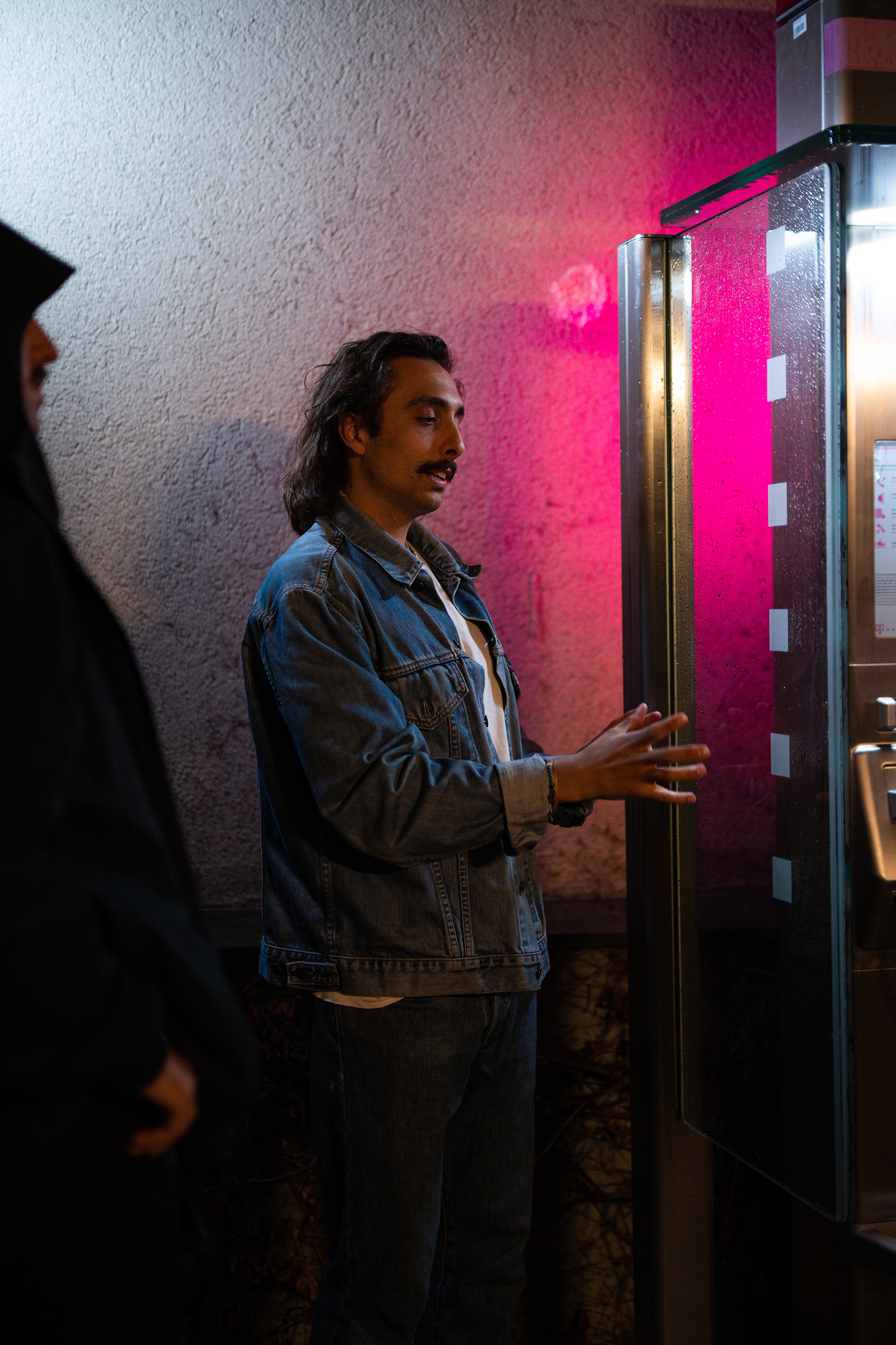 working out the lighting with Gaffer Erik Hellfeier