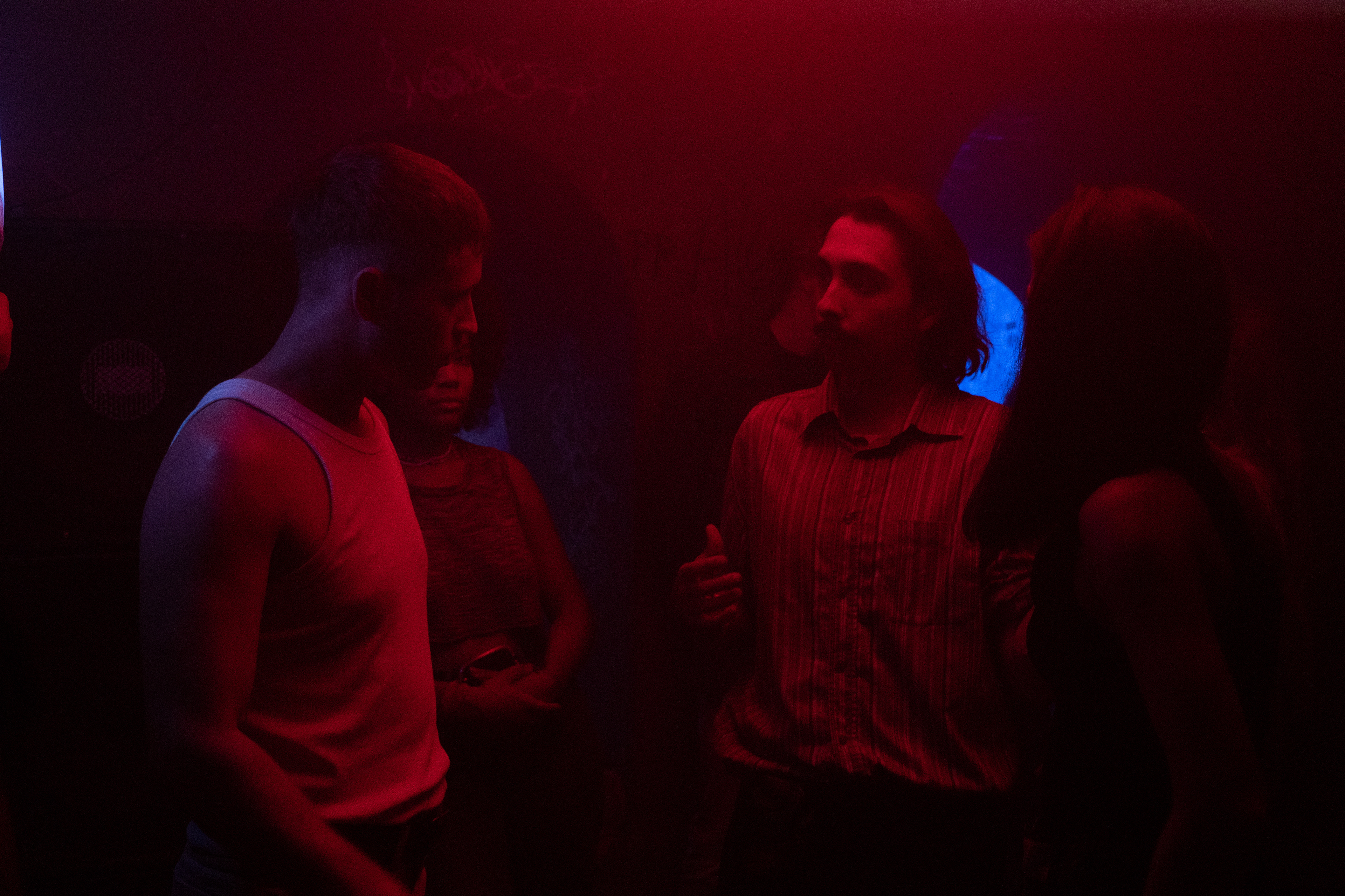 staging the opening scene of HART FRAGIL