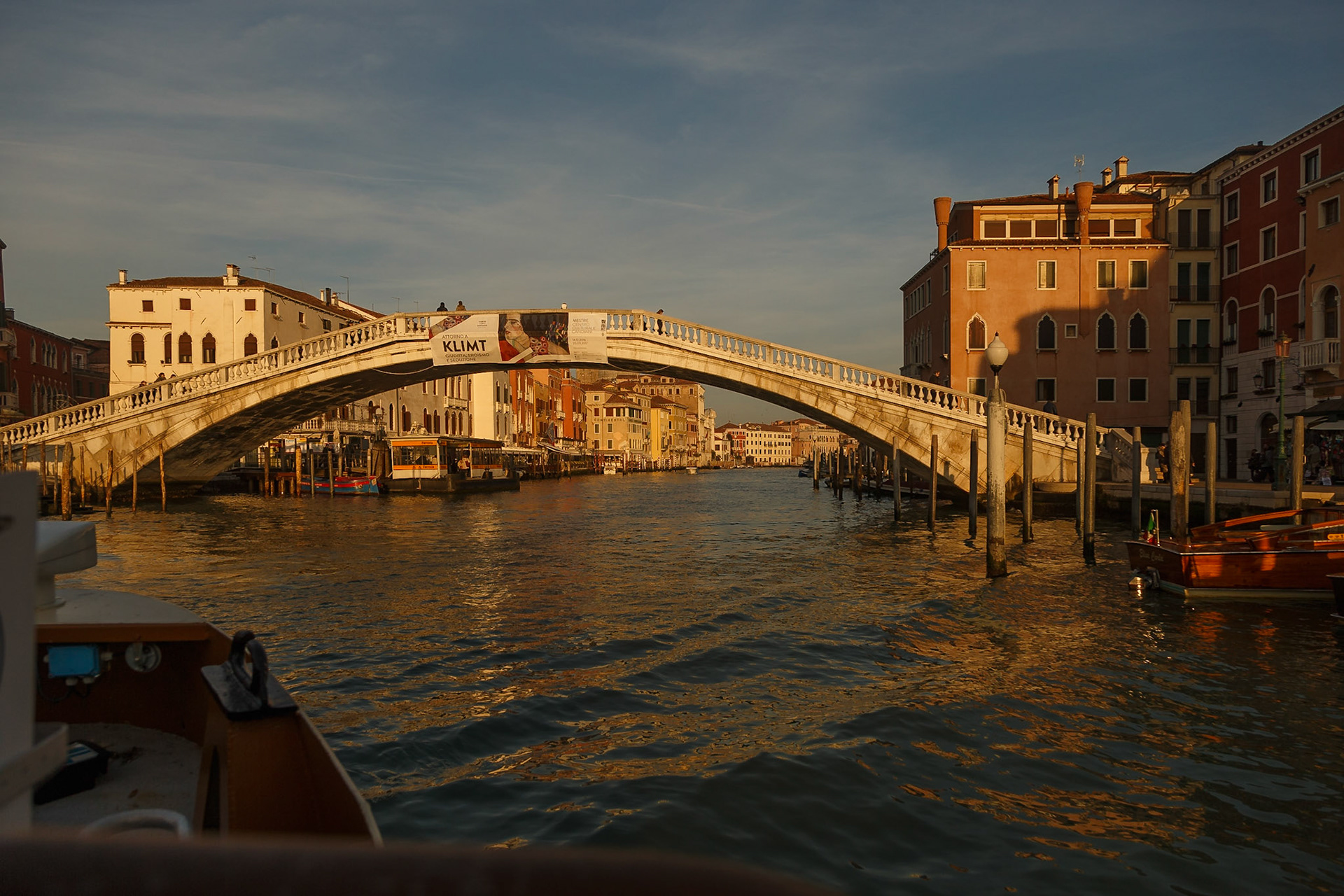 Bei Sonnenuntergang und am Abend