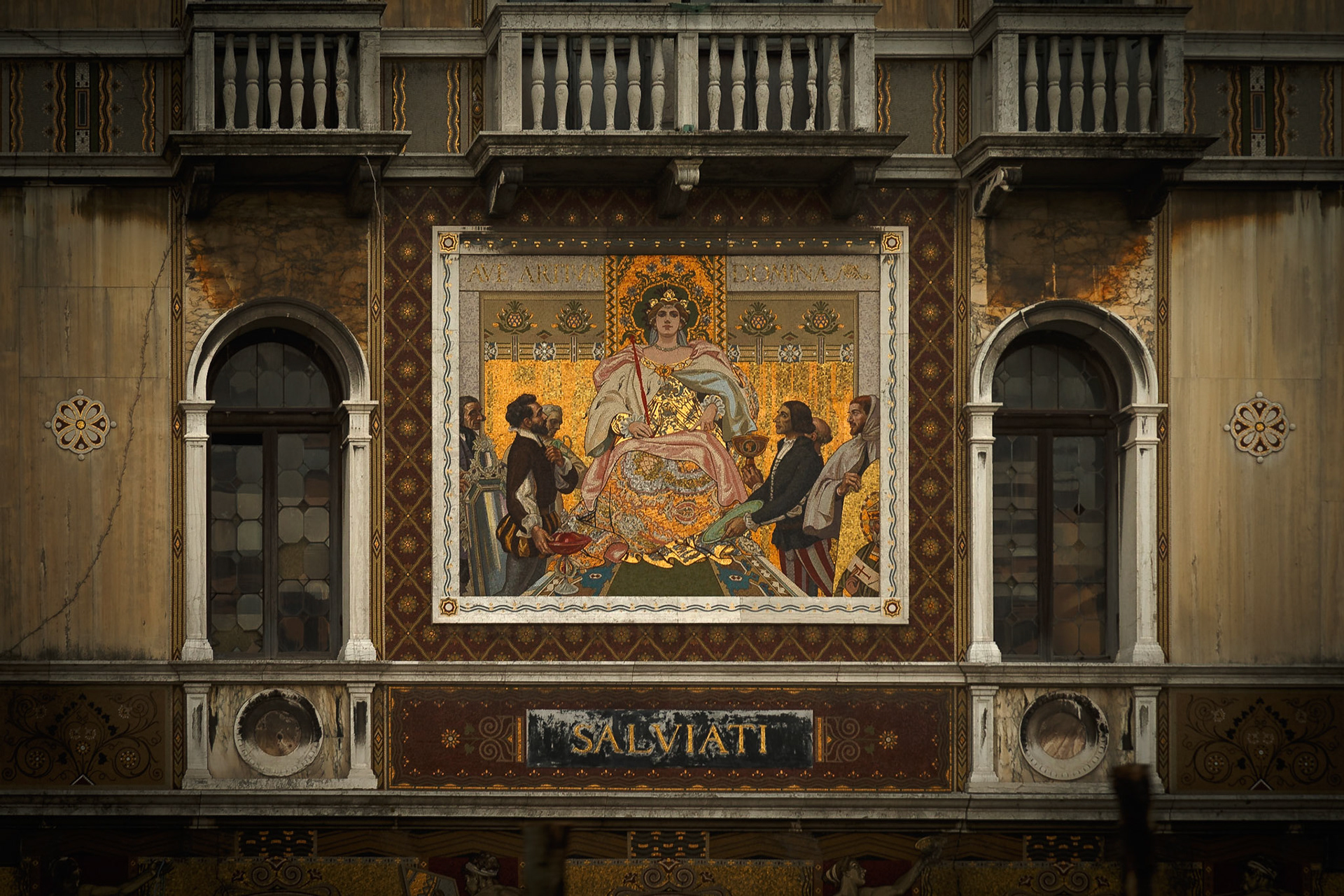 Bei Sonnenuntergang und am Abend