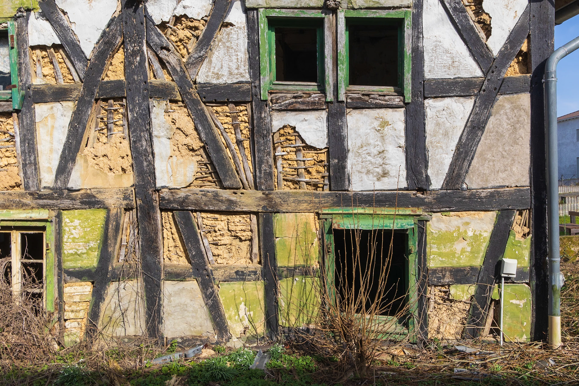 All die fenste senn leddich, kein Jedeng mee an de Fenste, eiinfach nüss me.