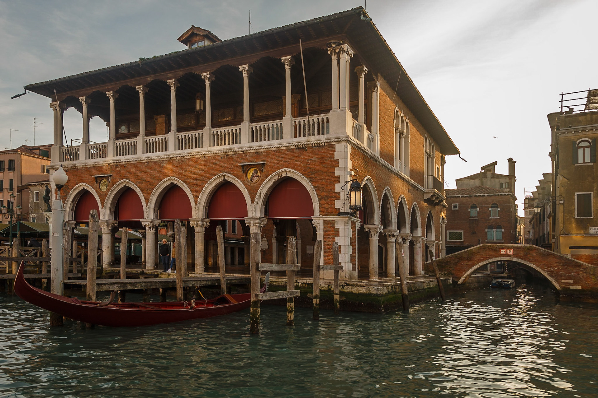 Bei Sonnenuntergang und am Abend