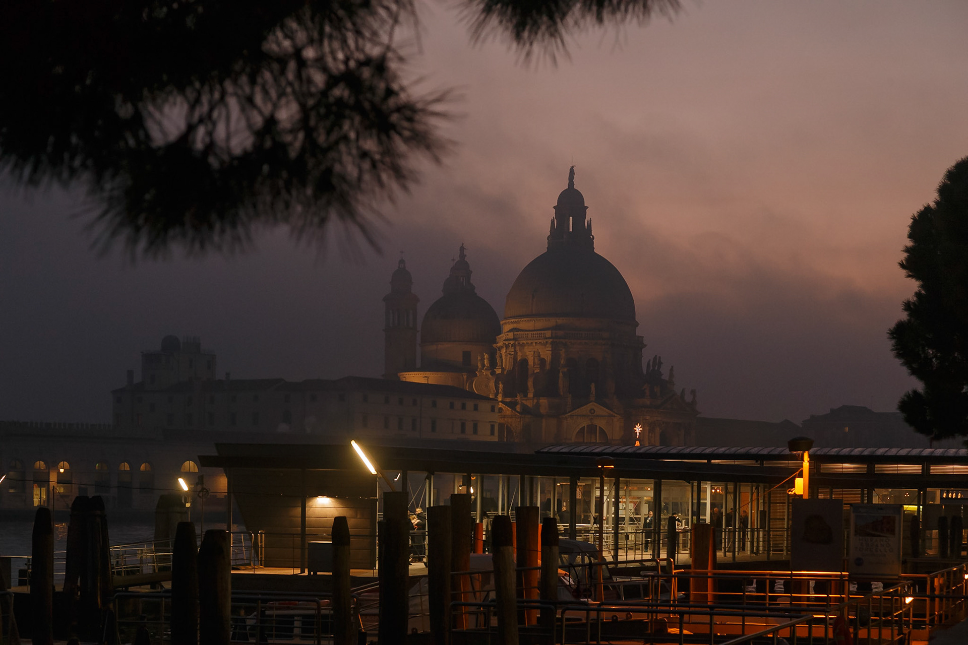 Bei Sonnenuntergang und am Abend