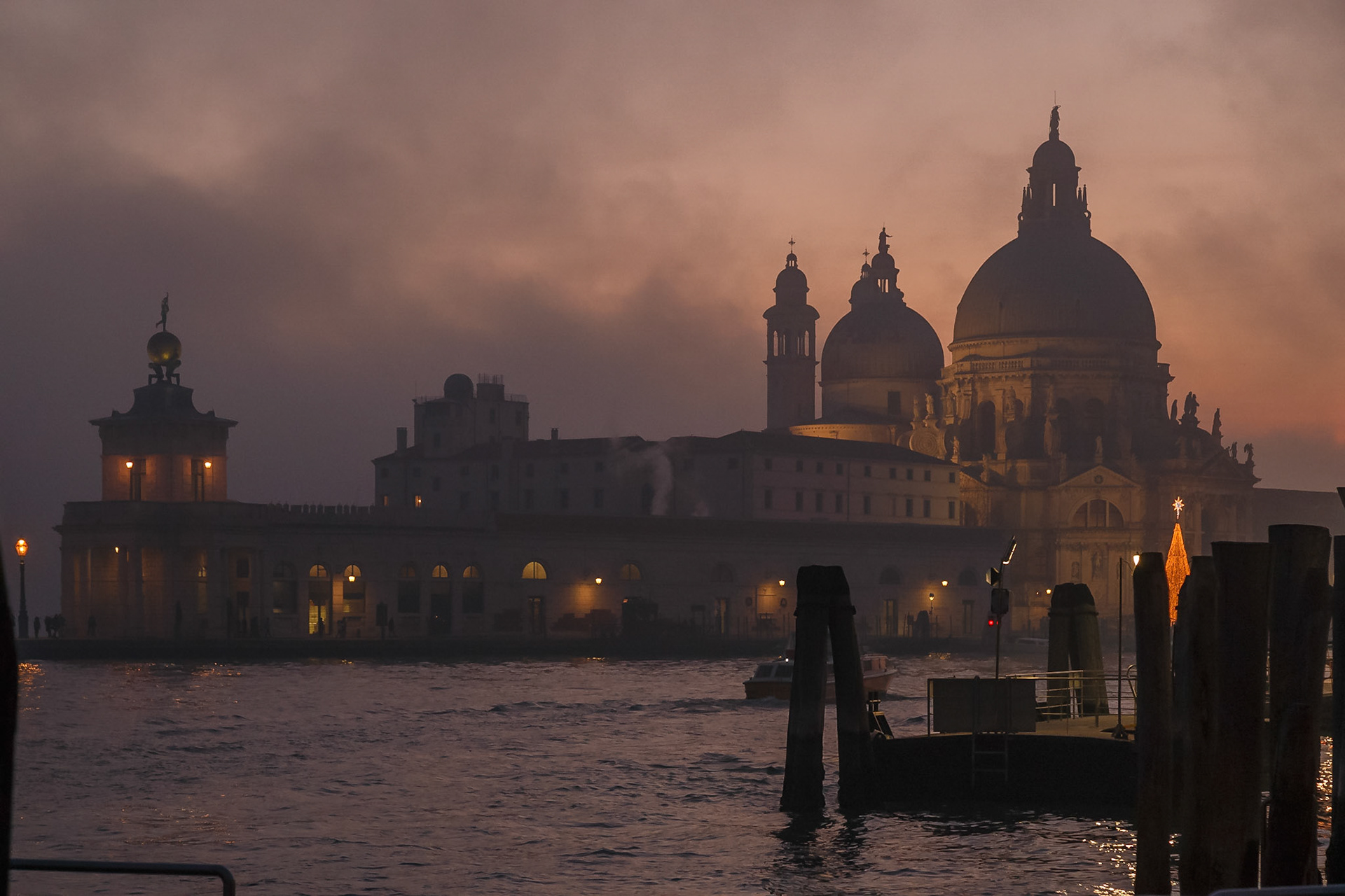 Bei Sonnenuntergang und am Abend