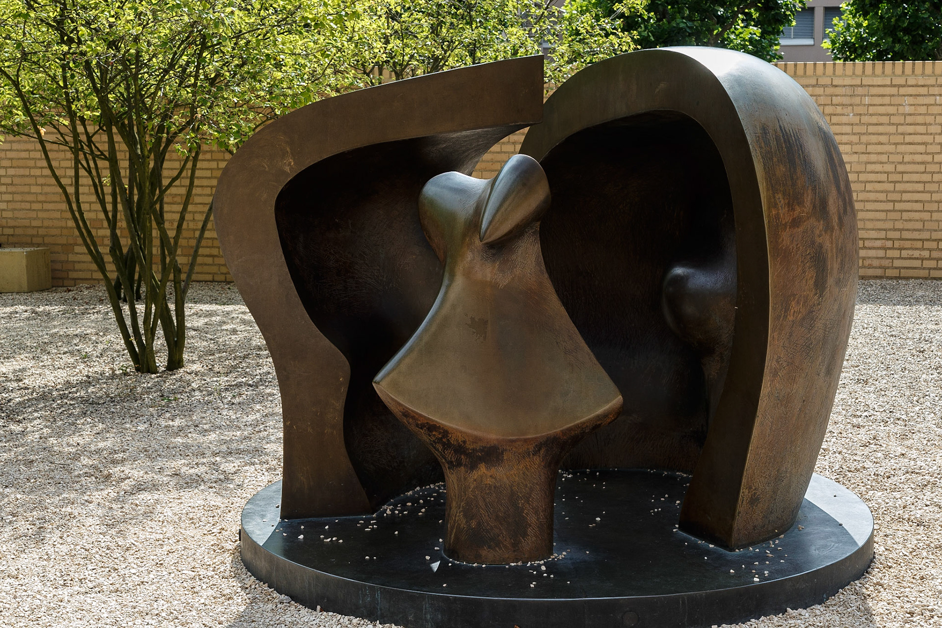 Moderne Parkanlage nahe des Peter-Kaiser-Platzes