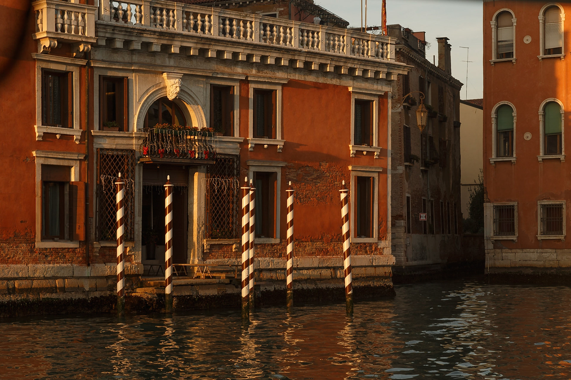 Bei Sonnenuntergang und am Abend