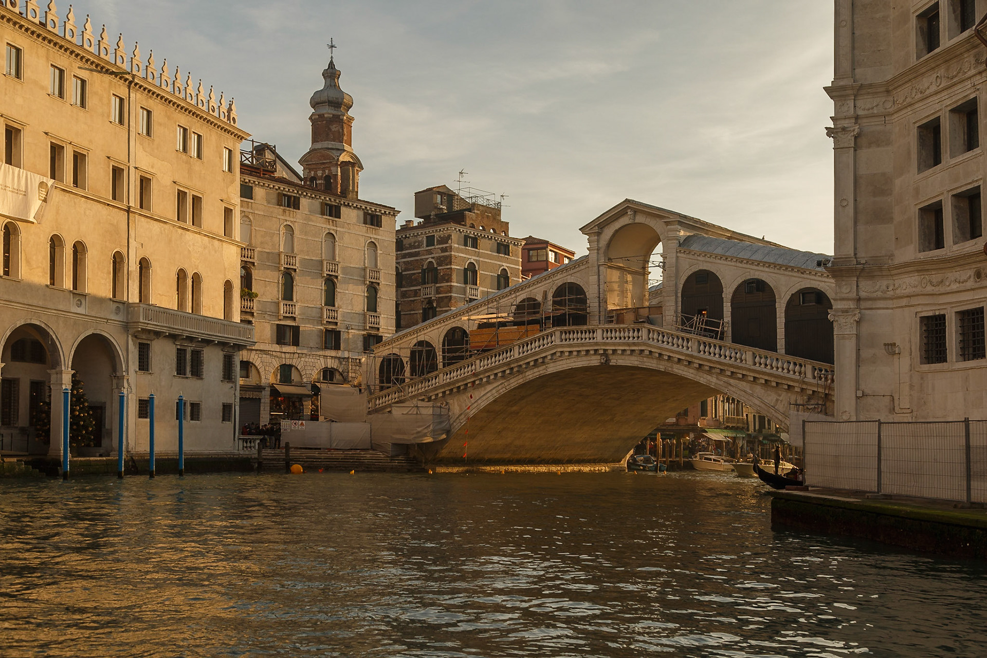Bei Sonnenuntergang und am Abend