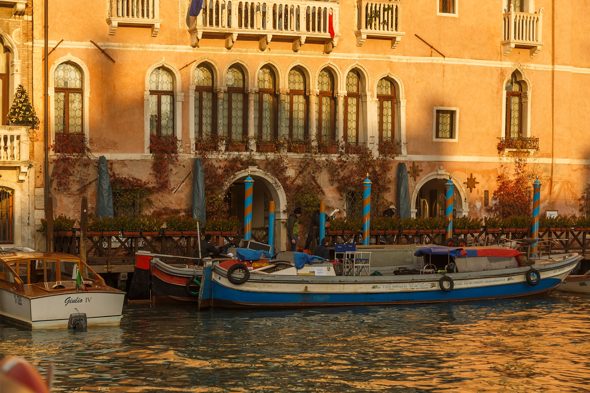 Bei Sonnenuntergang und am Abend