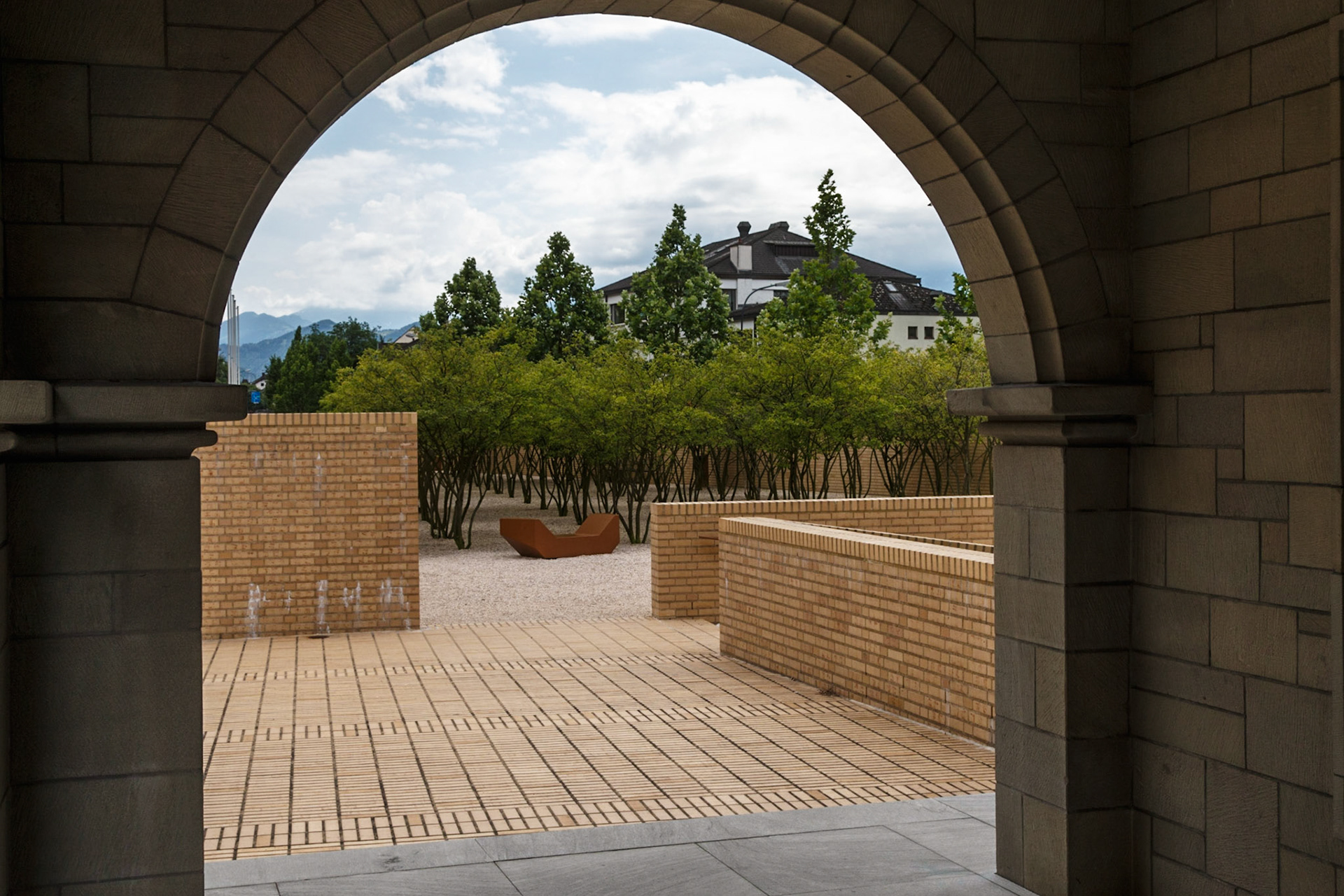 Moderne Parkanlage nahe des Peter-Kaiser-Platzes