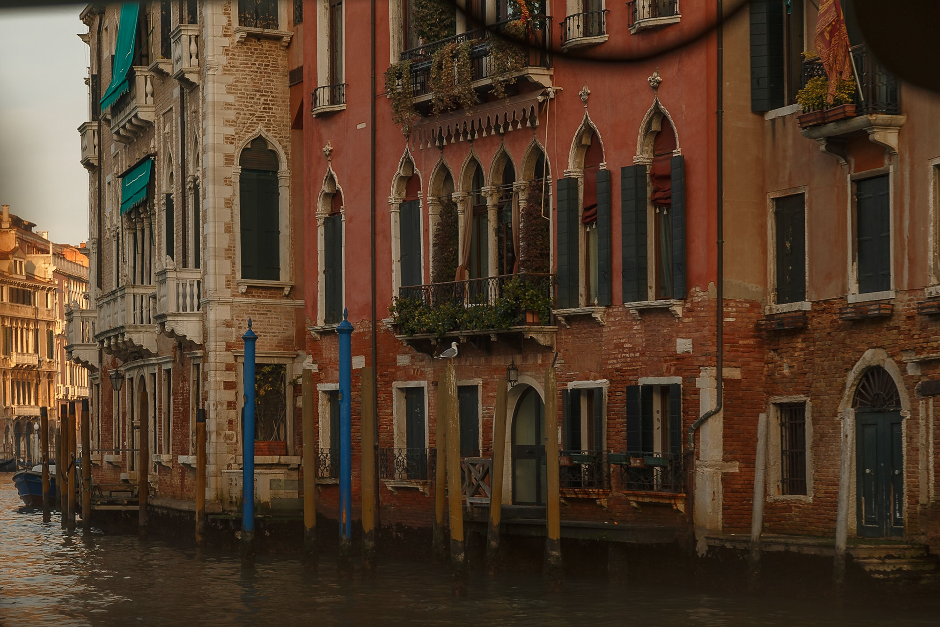 Bei Sonnenuntergang und am Abend