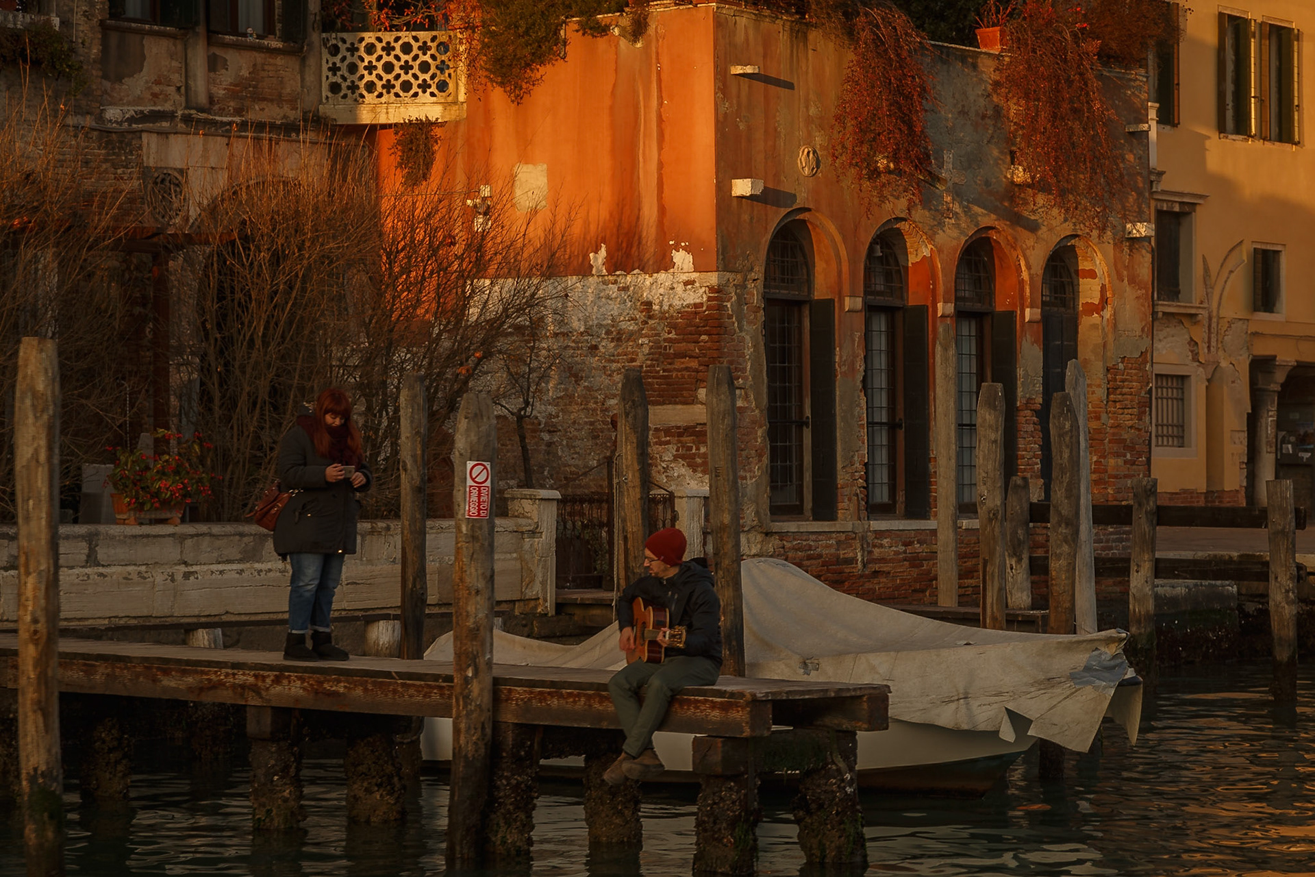 Bei Sonnenuntergang und am Abend