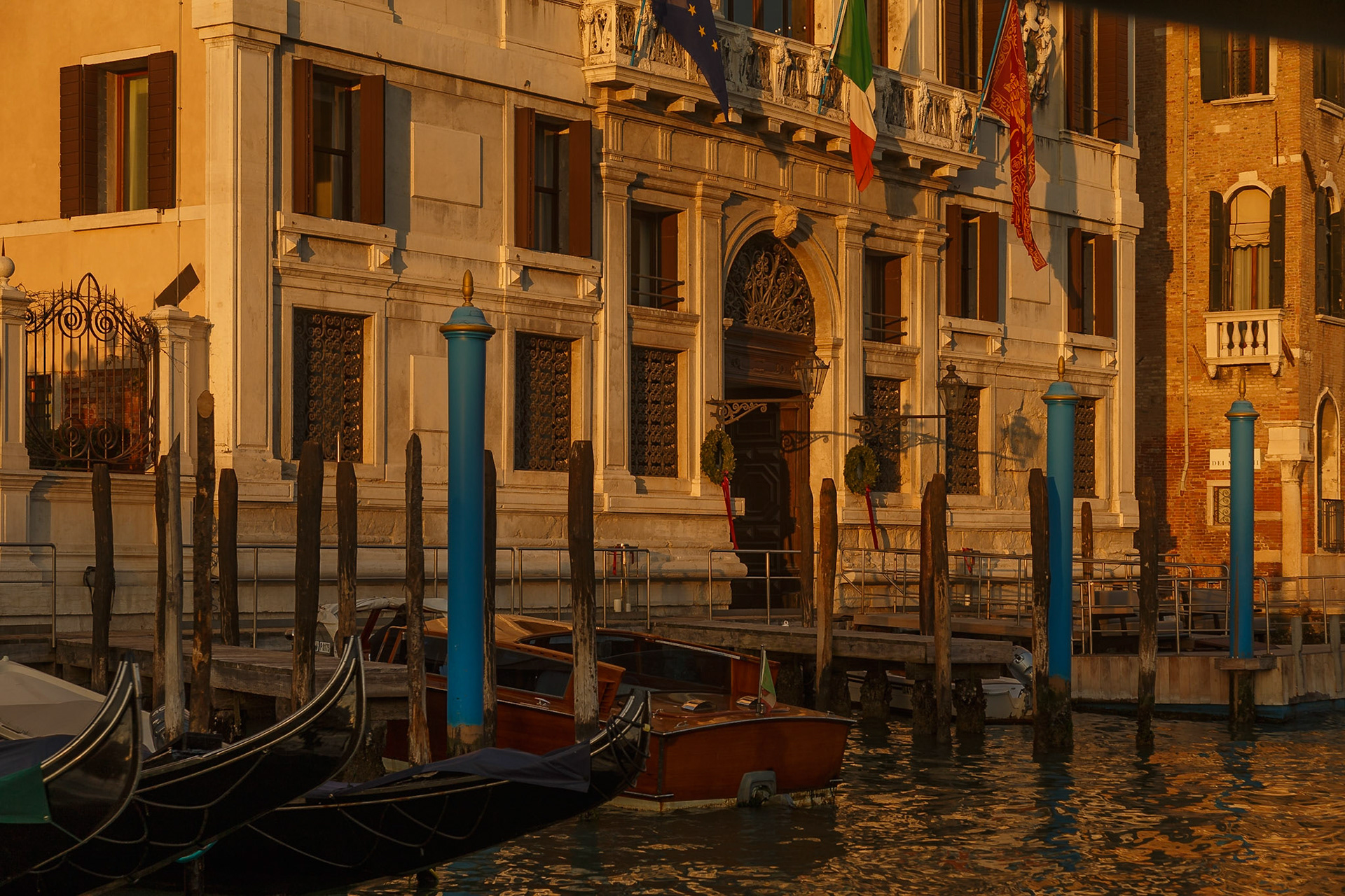 Bei Sonnenuntergang und am Abend