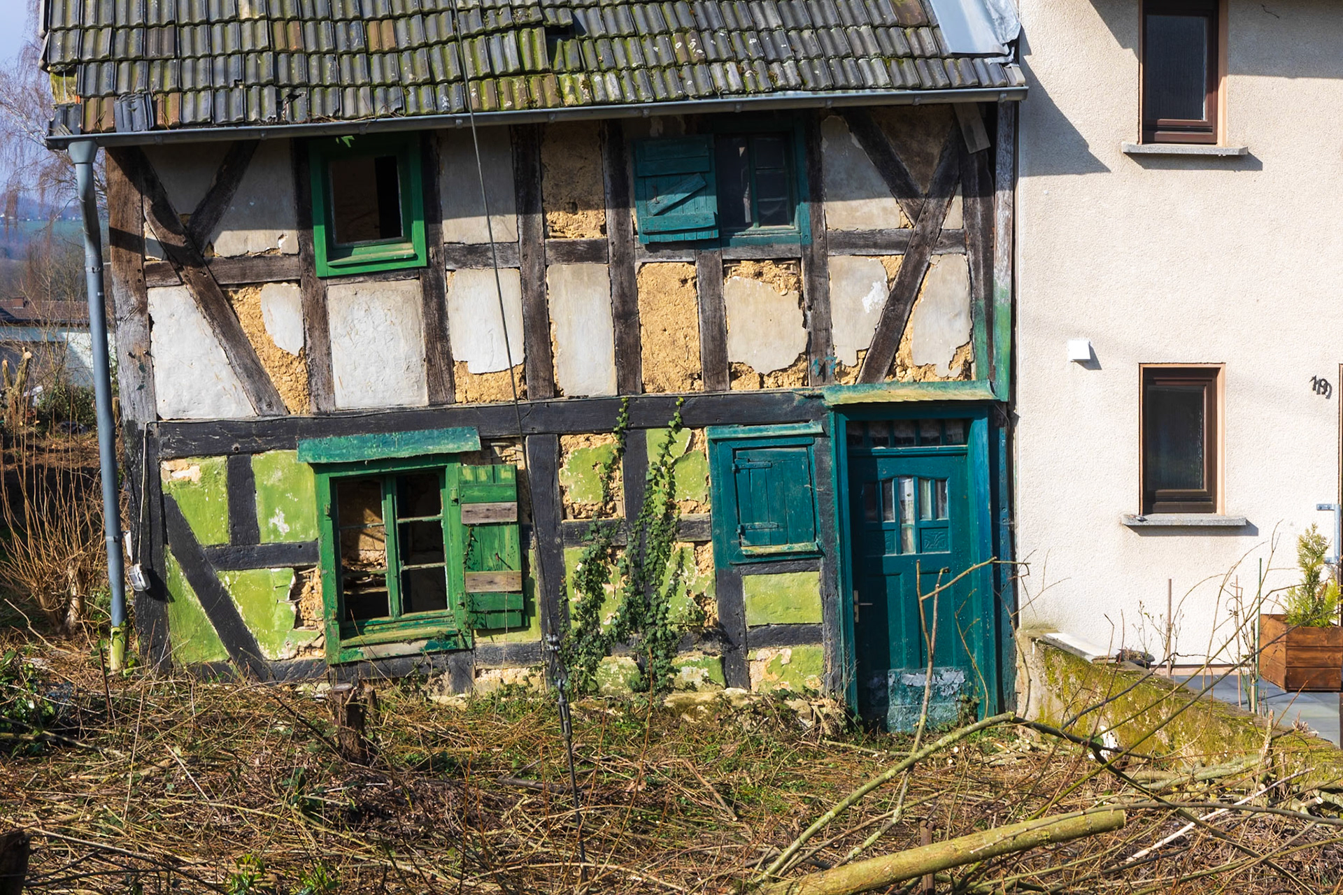 So jrat wi dat huus rechs neve mie woe ech och es.