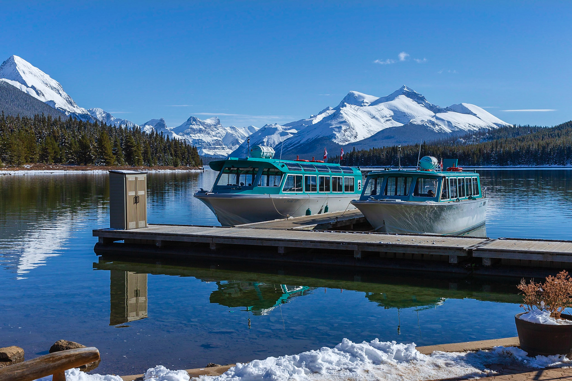 Maligne Lake, Alberta Canada