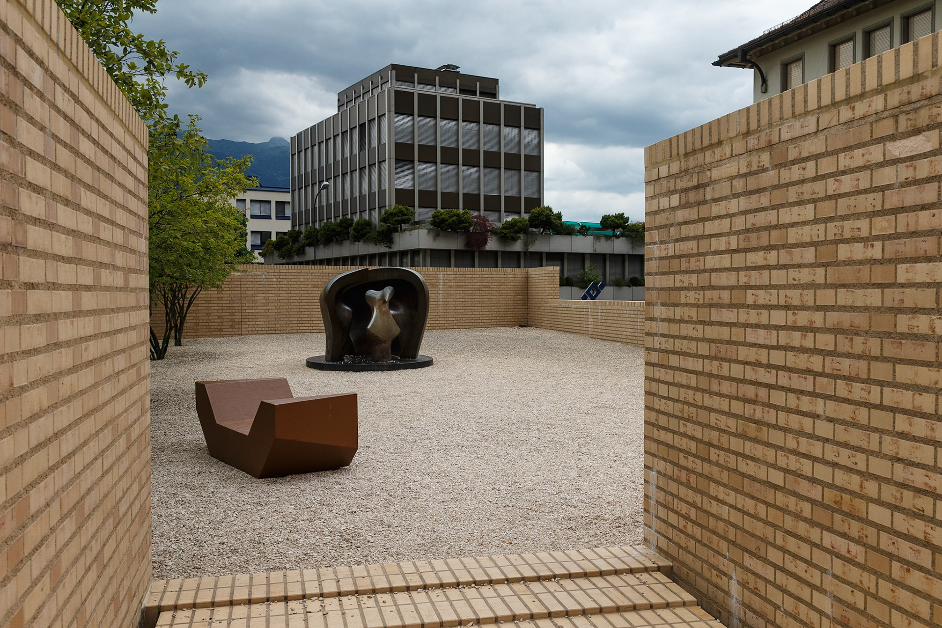 Moderne Parkanlage nahe des Peter-Kaiser-Platzes