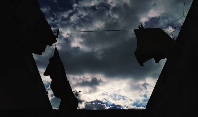 Tendal bajo las nubes