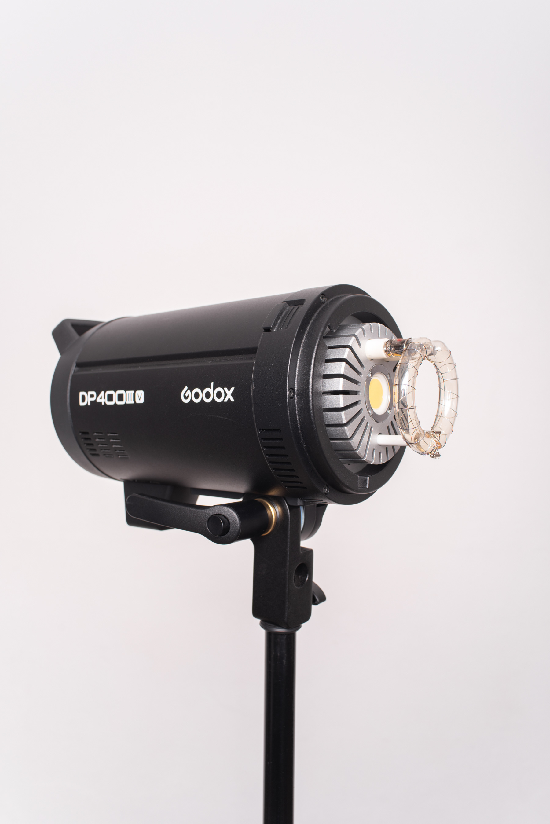 Tocha Godox DP400 III V